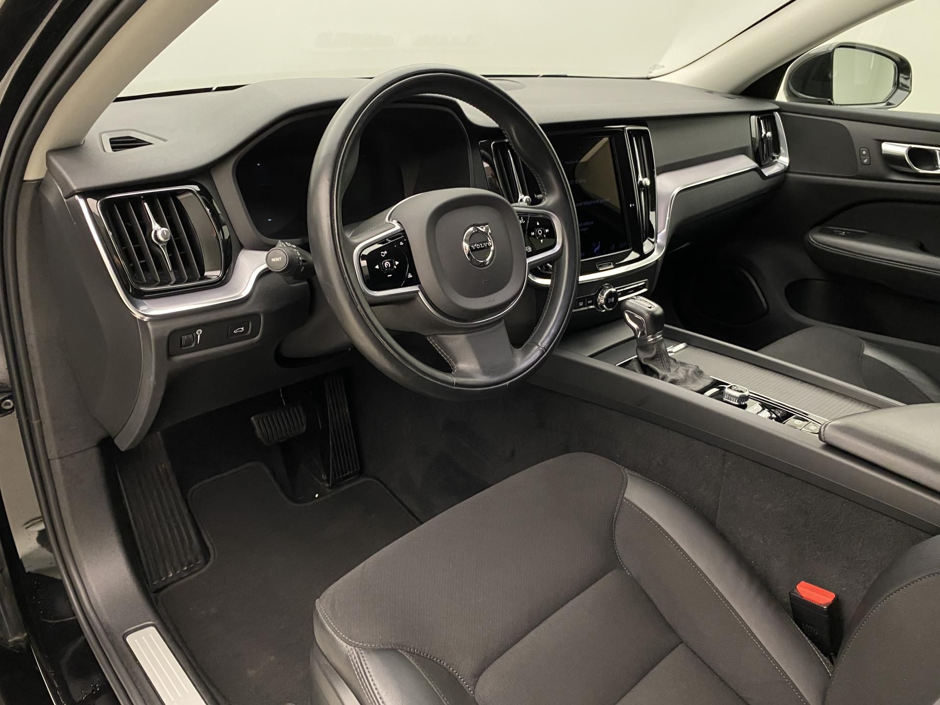Volvo V60, D3 MOMENTUM AUT - fotka 4