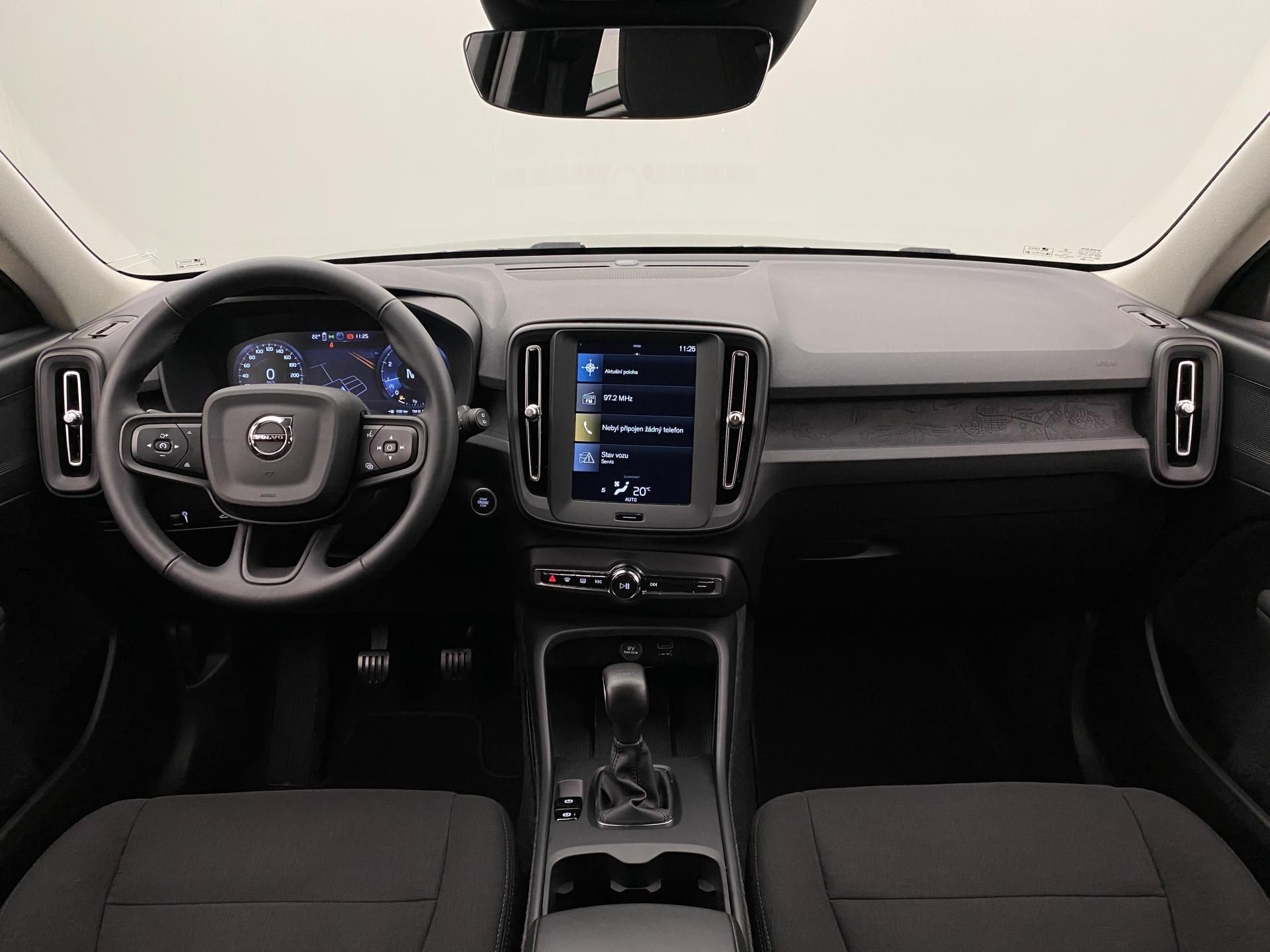 Volvo XC40, T2 ESSENTIAL CZ - fotka 2