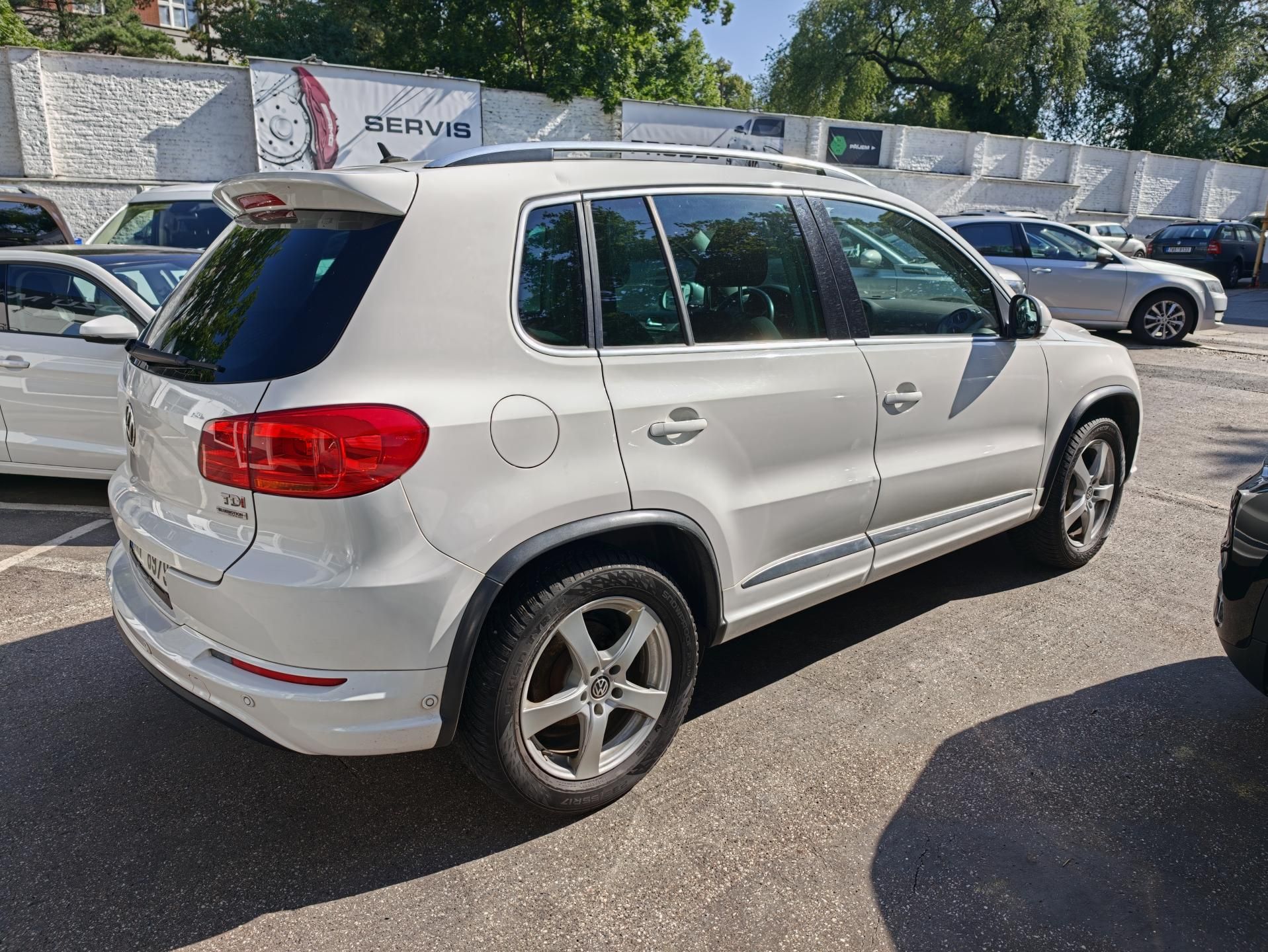 Volkswagen Tiguan, 2,0 TDi R-Line - fotka 5
