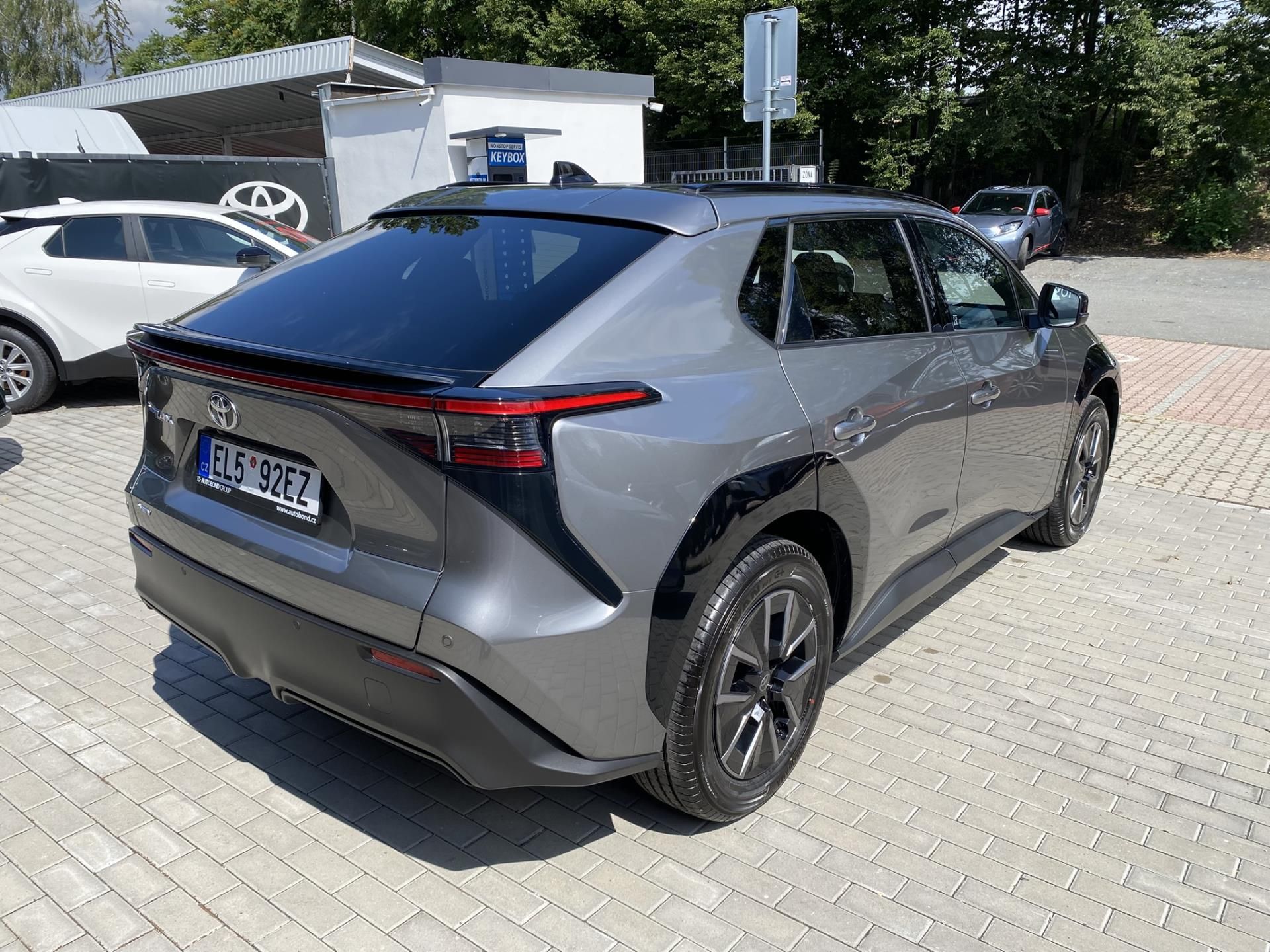 Toyota bZ4X, BEV224 Style + zimní pneu - fotka 6