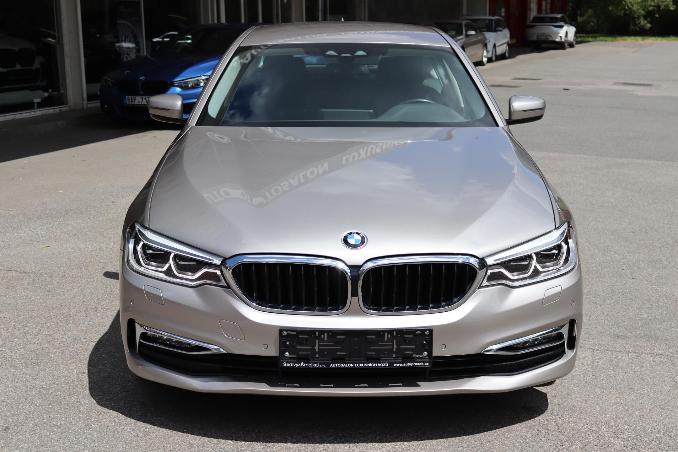 BMW Řada 5, 520D XDRIVE SPORT LINE G30 - fotka 2