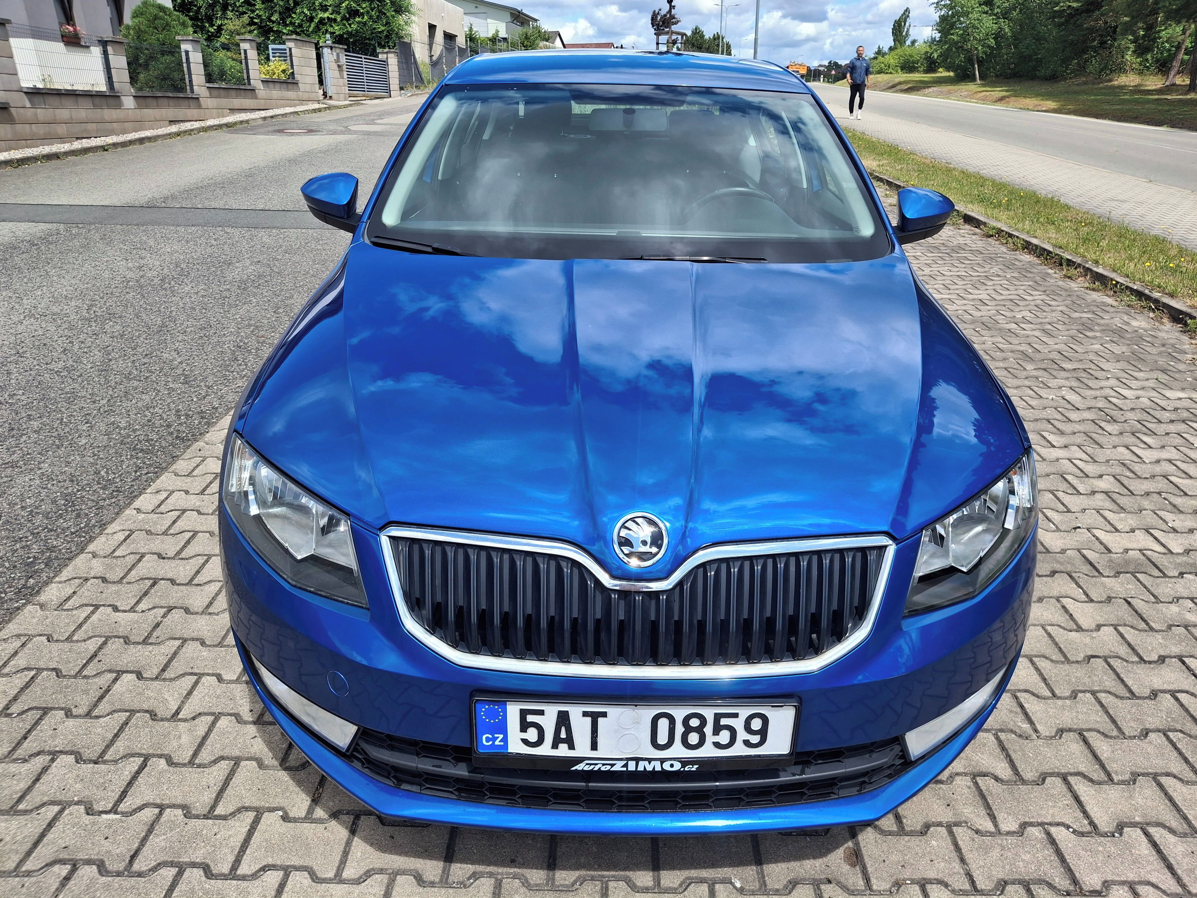 Škoda Octavia, 1,6 TDI 77 KW LIMUZÍNA ALU - fotka 2