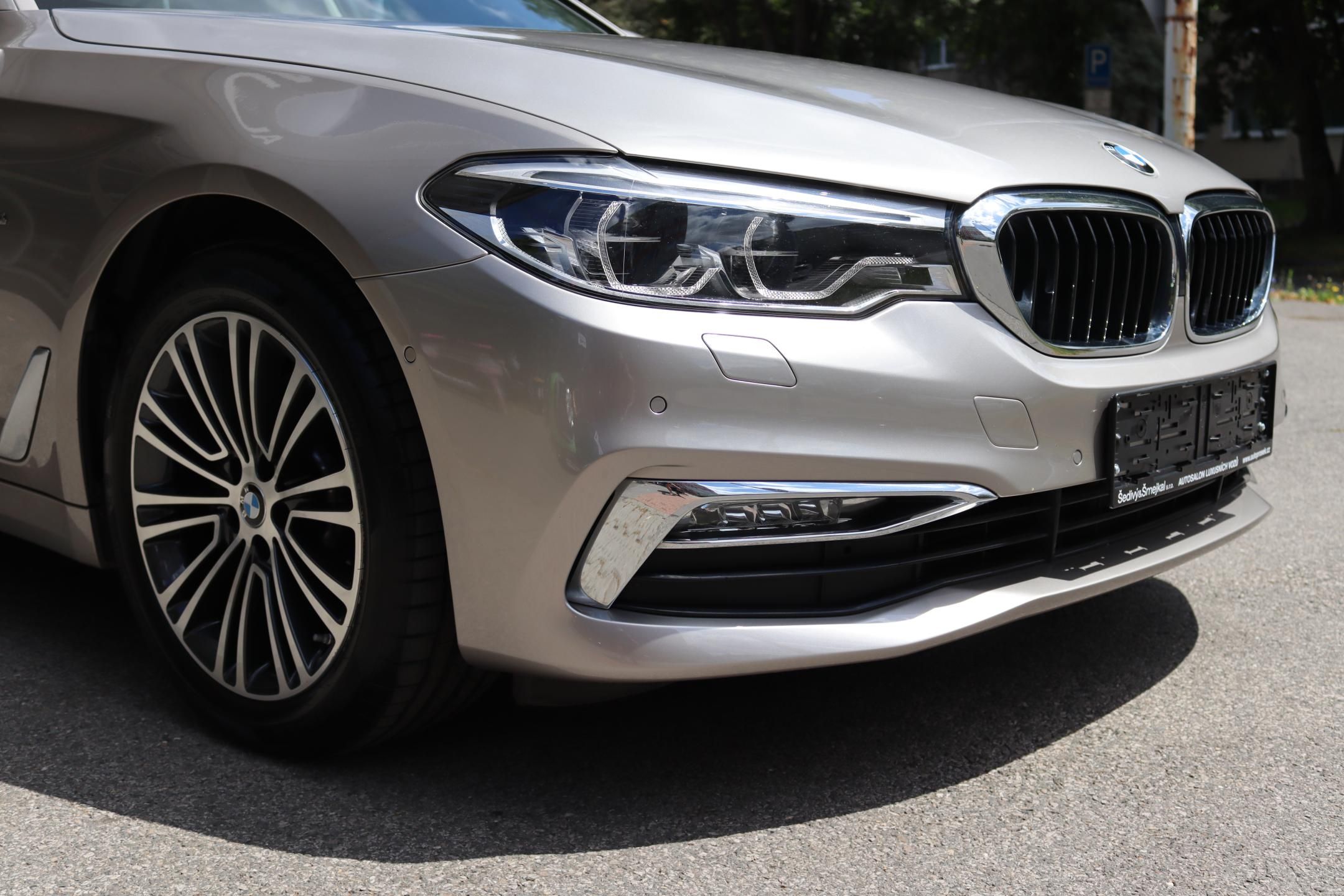 BMW Řada 5, 520D XDRIVE SPORT LINE G30 - fotka 6