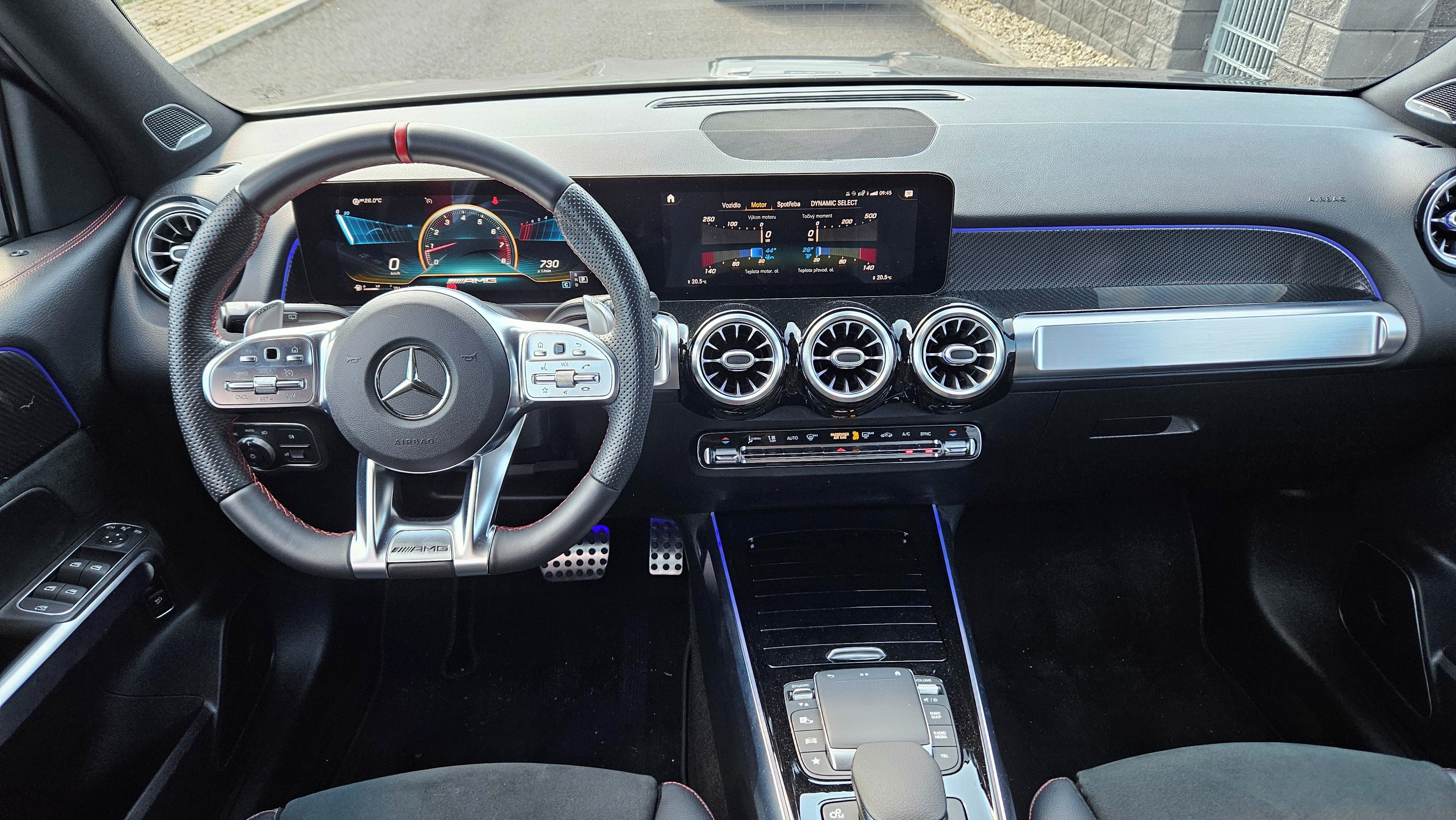 Mercedes-Benz GLB, AMG 35 - fotka 5