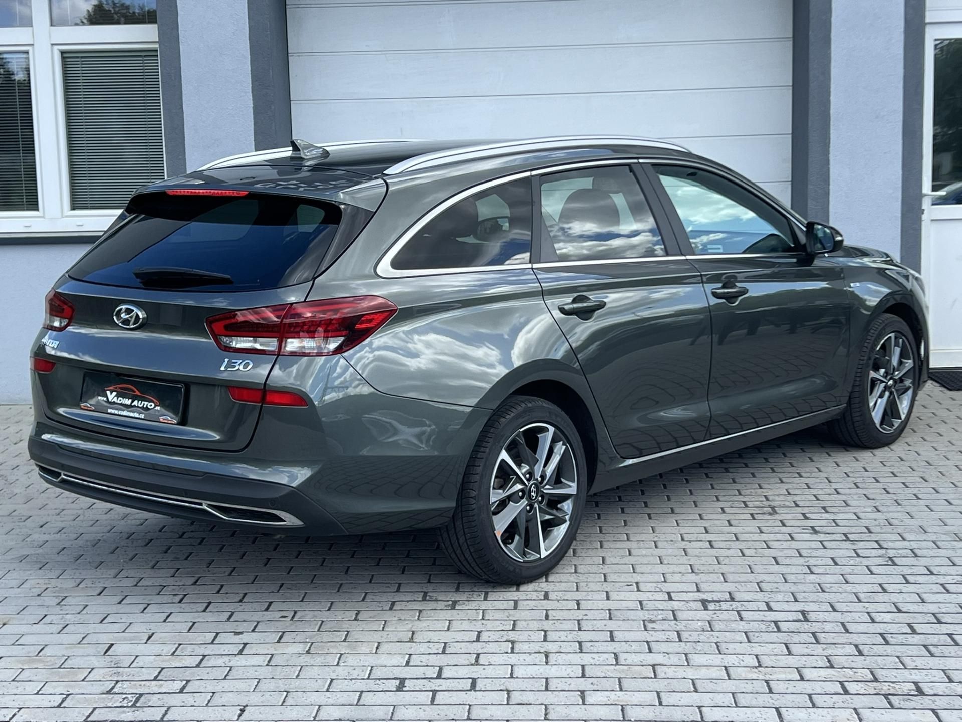 Hyundai i30, 1.5T-GDi 118kW STYLE AT KŮŽE - fotka 4