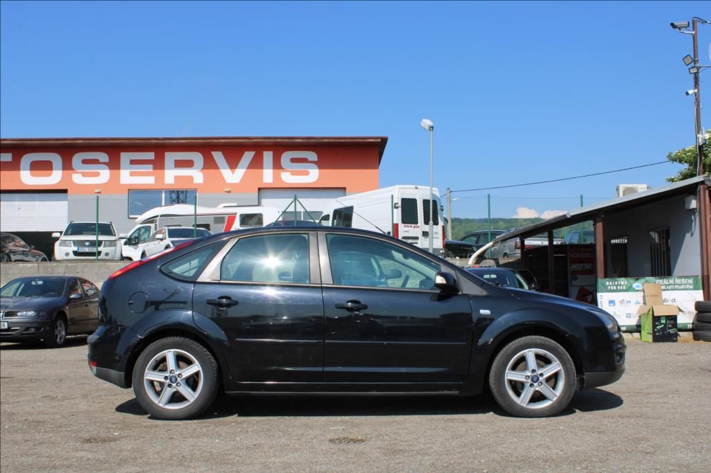 Ford Focus, 1,8 i  STK 11/2027, VÝHŘEVY - fotka 4