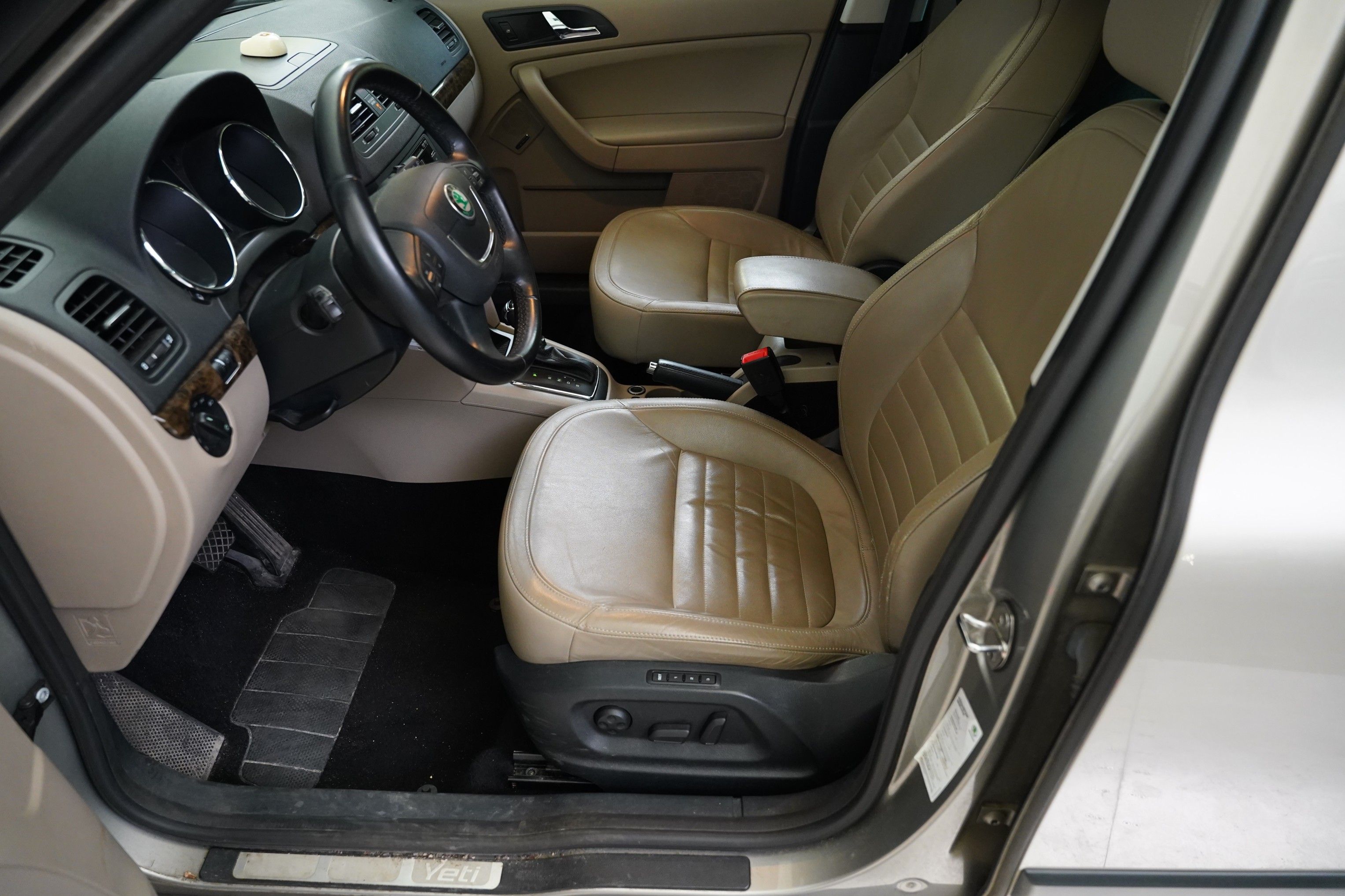 Škoda Yeti, 2.0 TDI 103kW DSG 4x4 Elegance - fotka 6