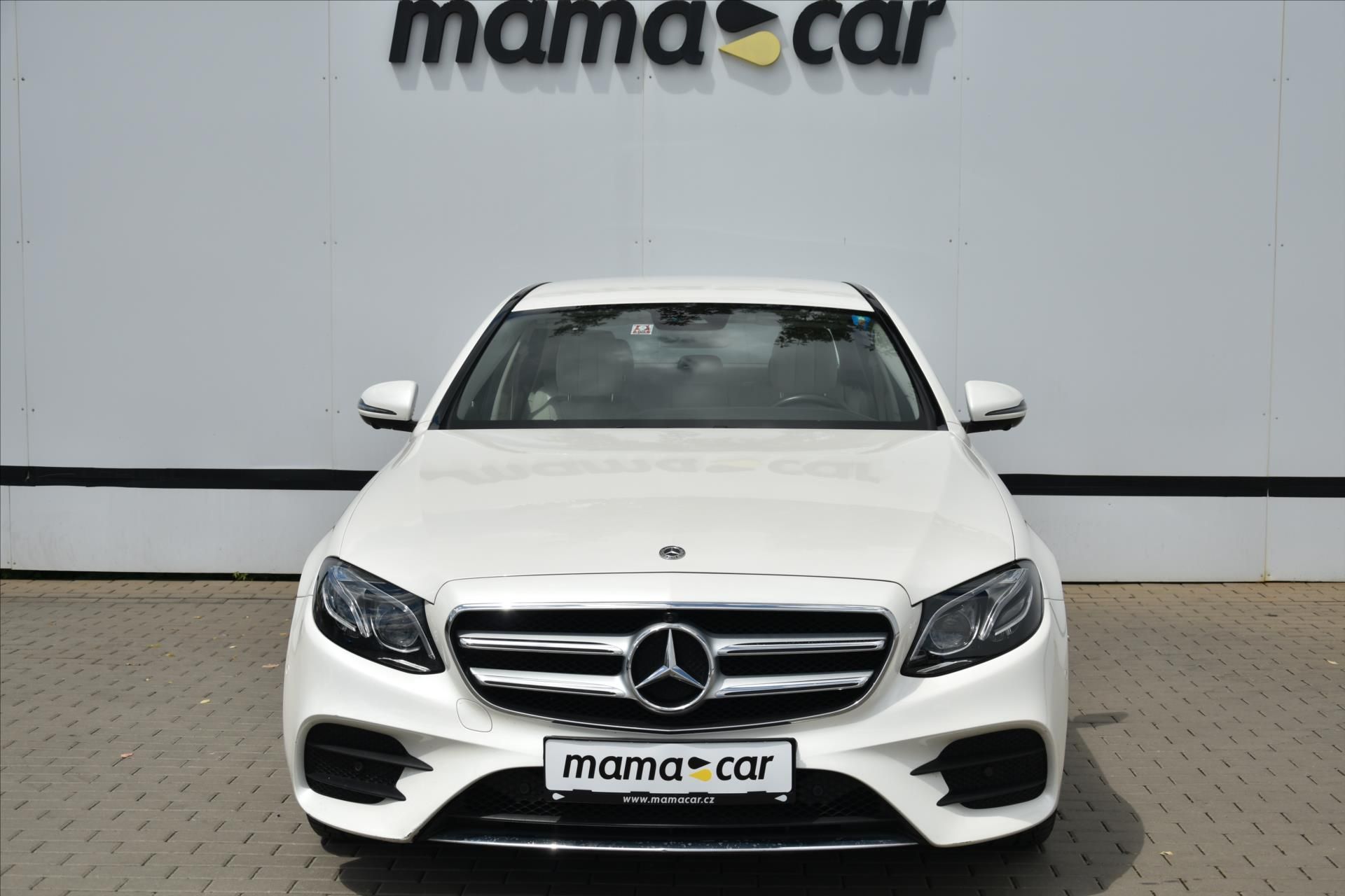 Mercedes-Benz Třídy E, 220D 4MATIC AMG NAVI ČR - fotka 2
