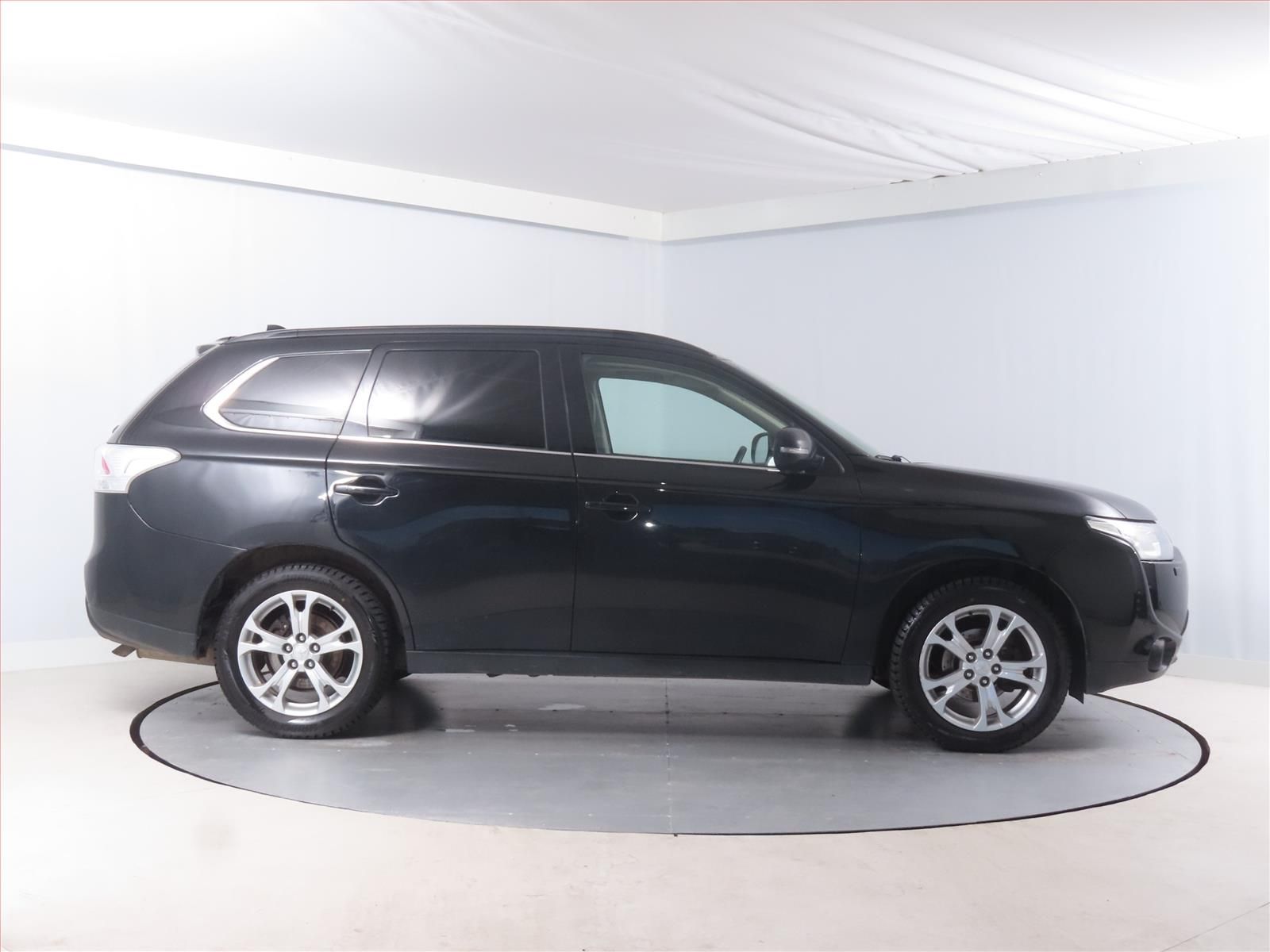 Mitsubishi Outlander, 2.2 DI-D, 4X4, 7 míst, Navi - fotka 6