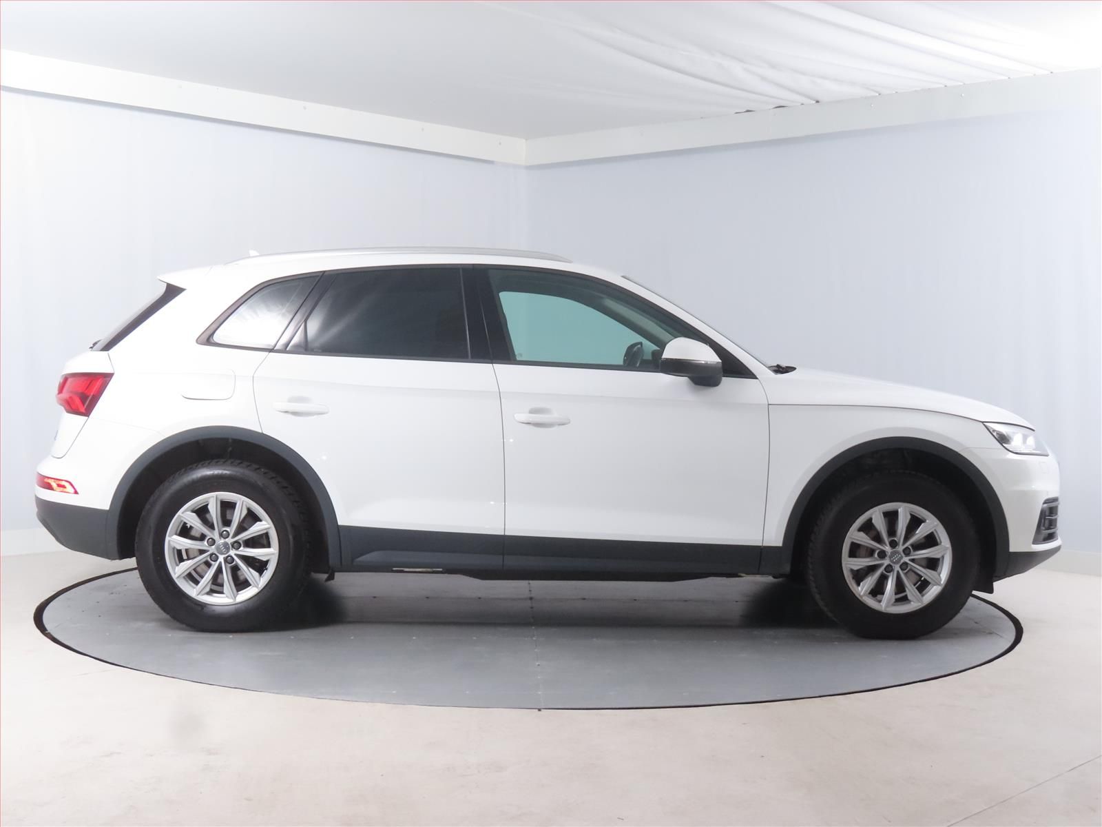 Audi Q5, 2.0 TDI, Exclusive, 4X4 - fotka 6