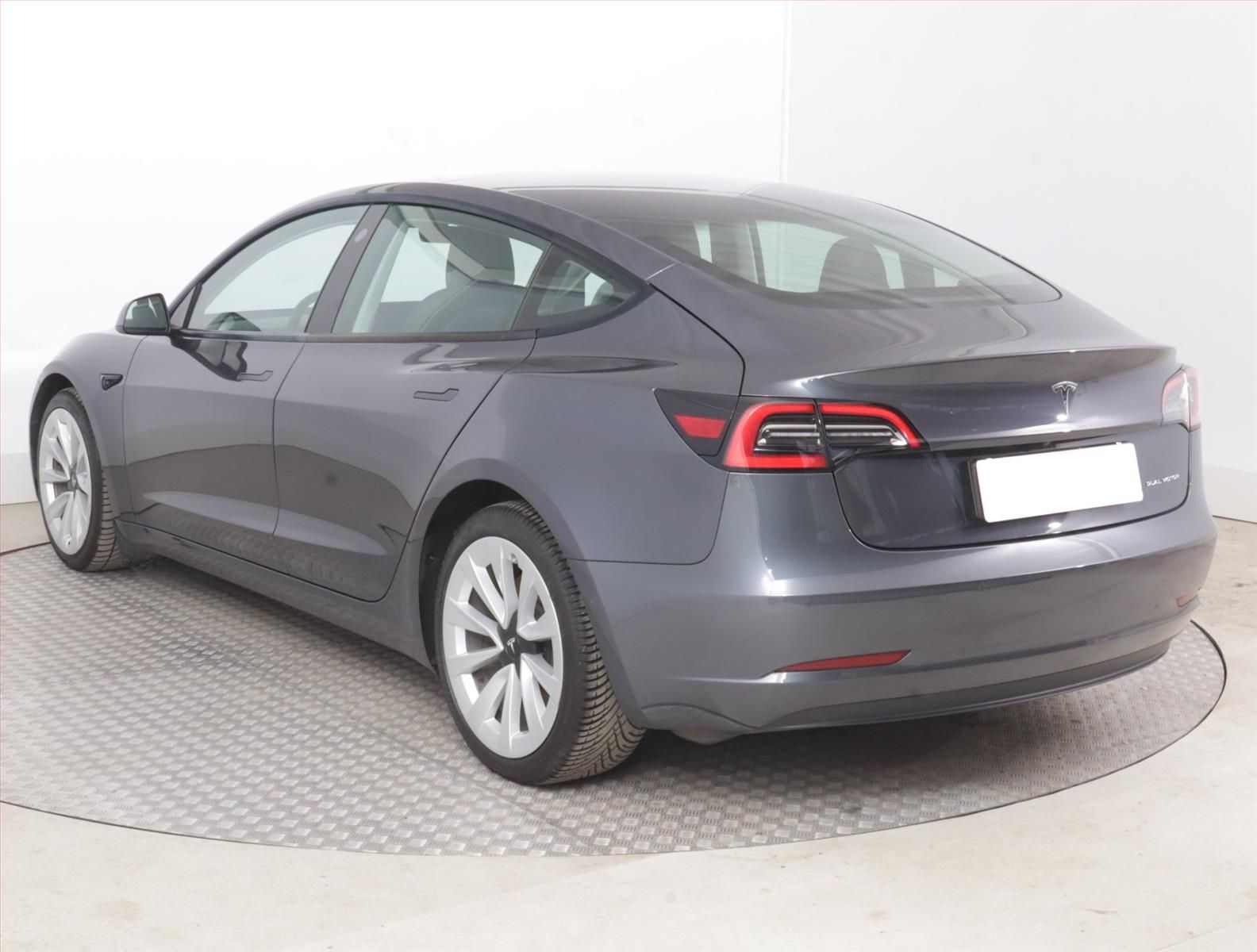 Tesla Model 3, Long Range 4WD 79kWh, SoH 92% - fotka 4