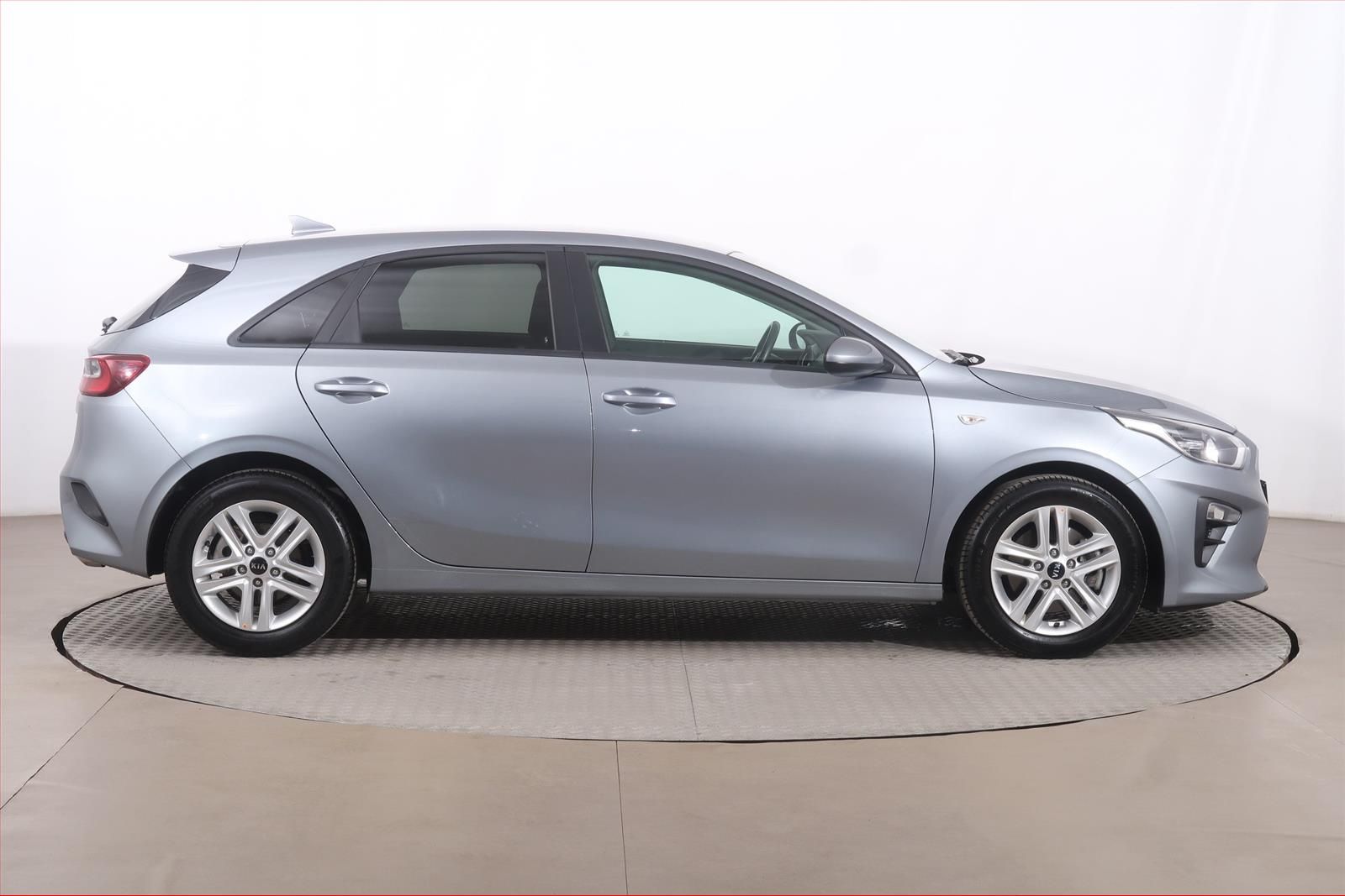 Kia Cee´d, 1.0 T-GDI, Silver, Serv.kniha - fotka 6