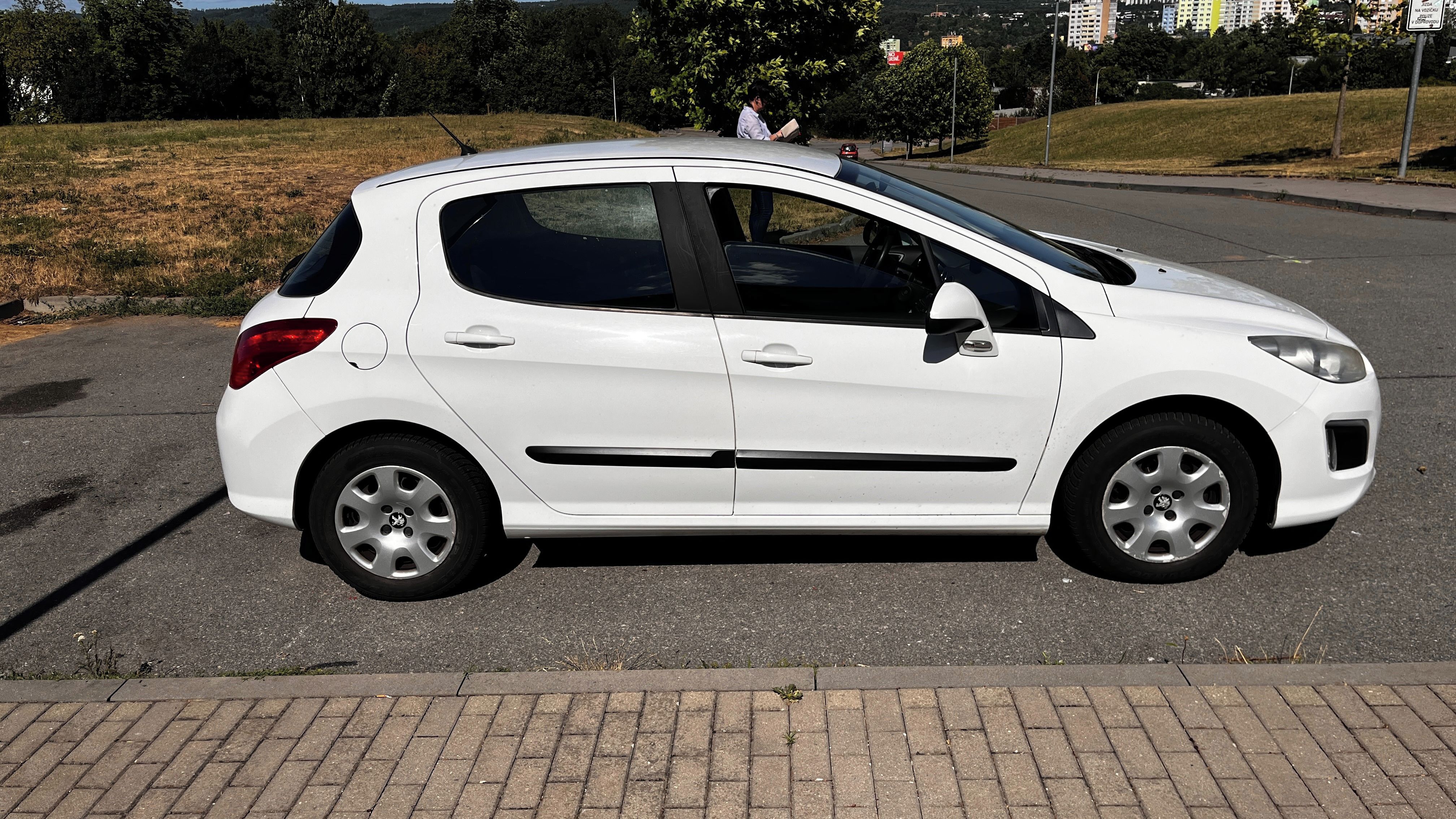 Peugeot 308, 1,4 benzín,72 kW,ČR, 1.majitel - fotka 2