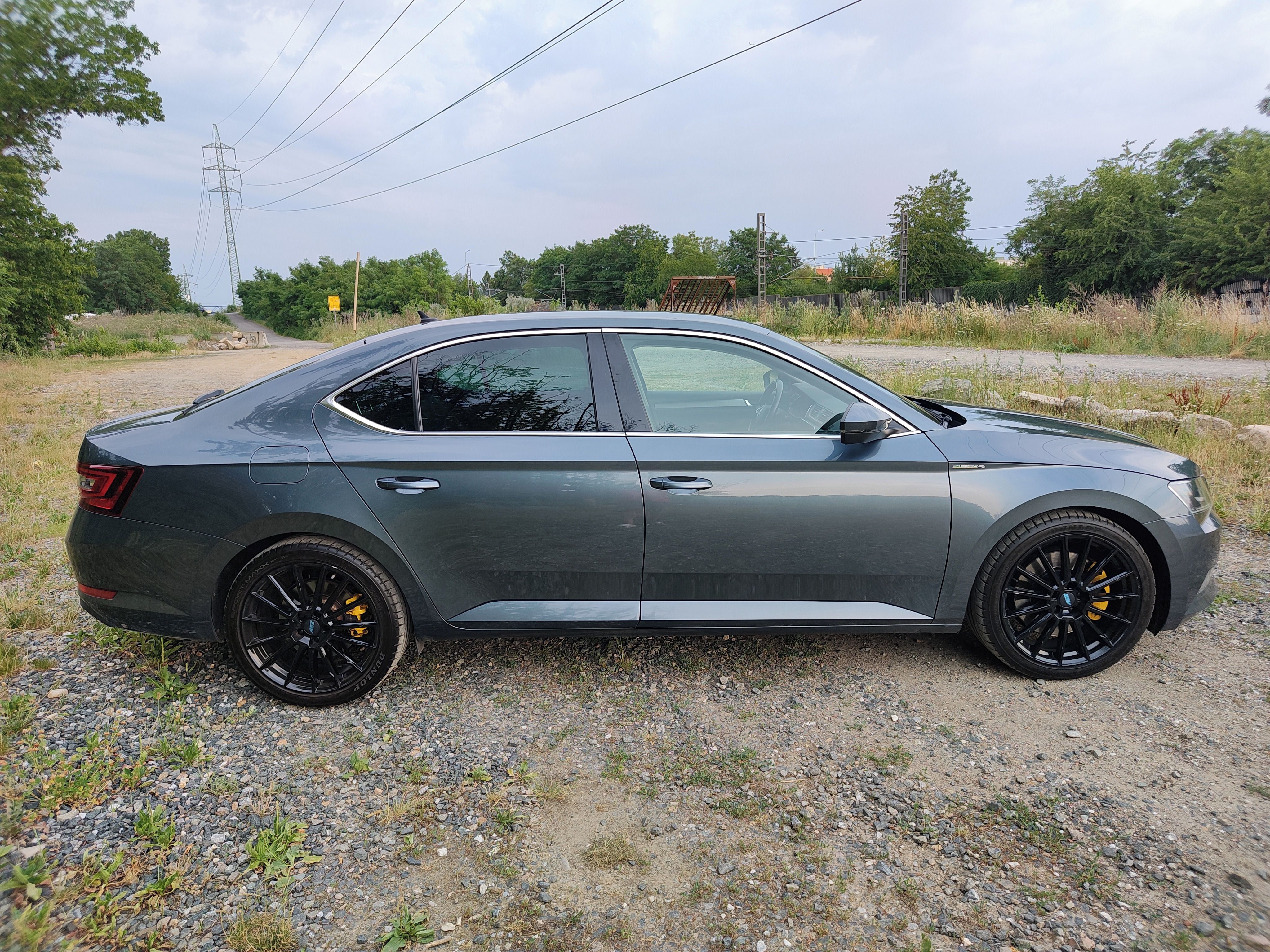 Škoda Superb, 2.0TSI Individual,dsg ČR původ - fotka 4