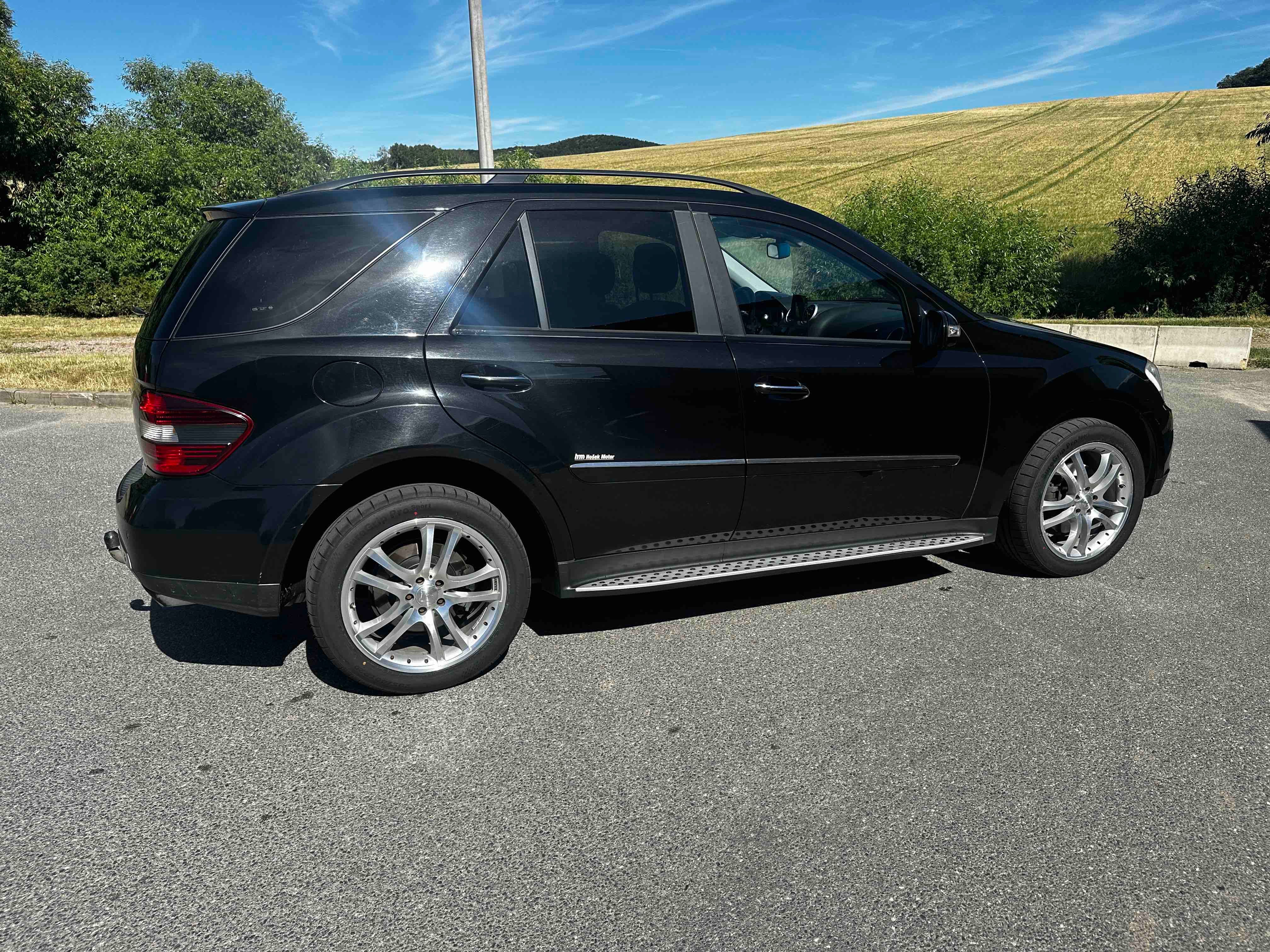 Mercedes-Benz ML, xkluzivní Mercedes-Benz ML 320 - fotka 3