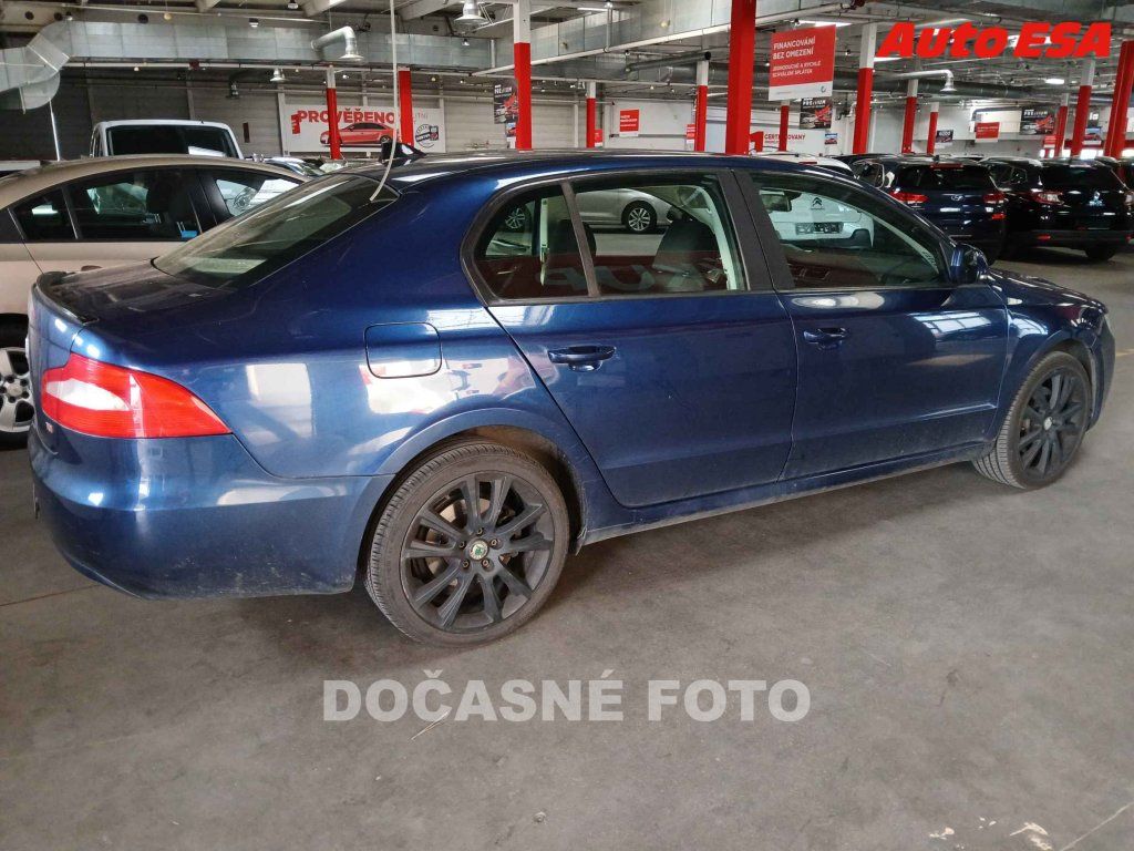 Škoda Superb, 2.0 TDi - fotka 2
