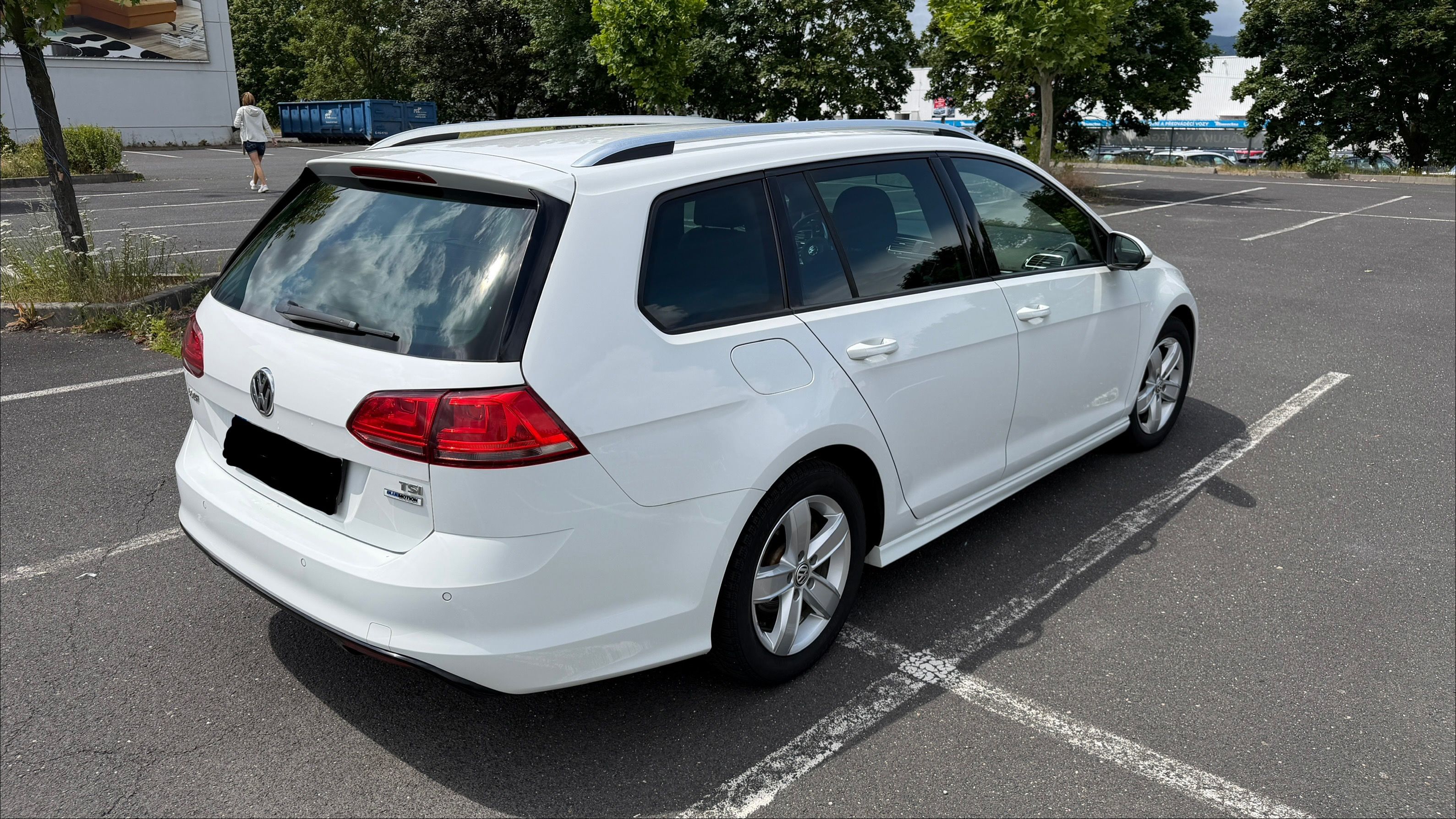 Volkswagen Golf, 1,2 Tsi servisováno - fotka 4