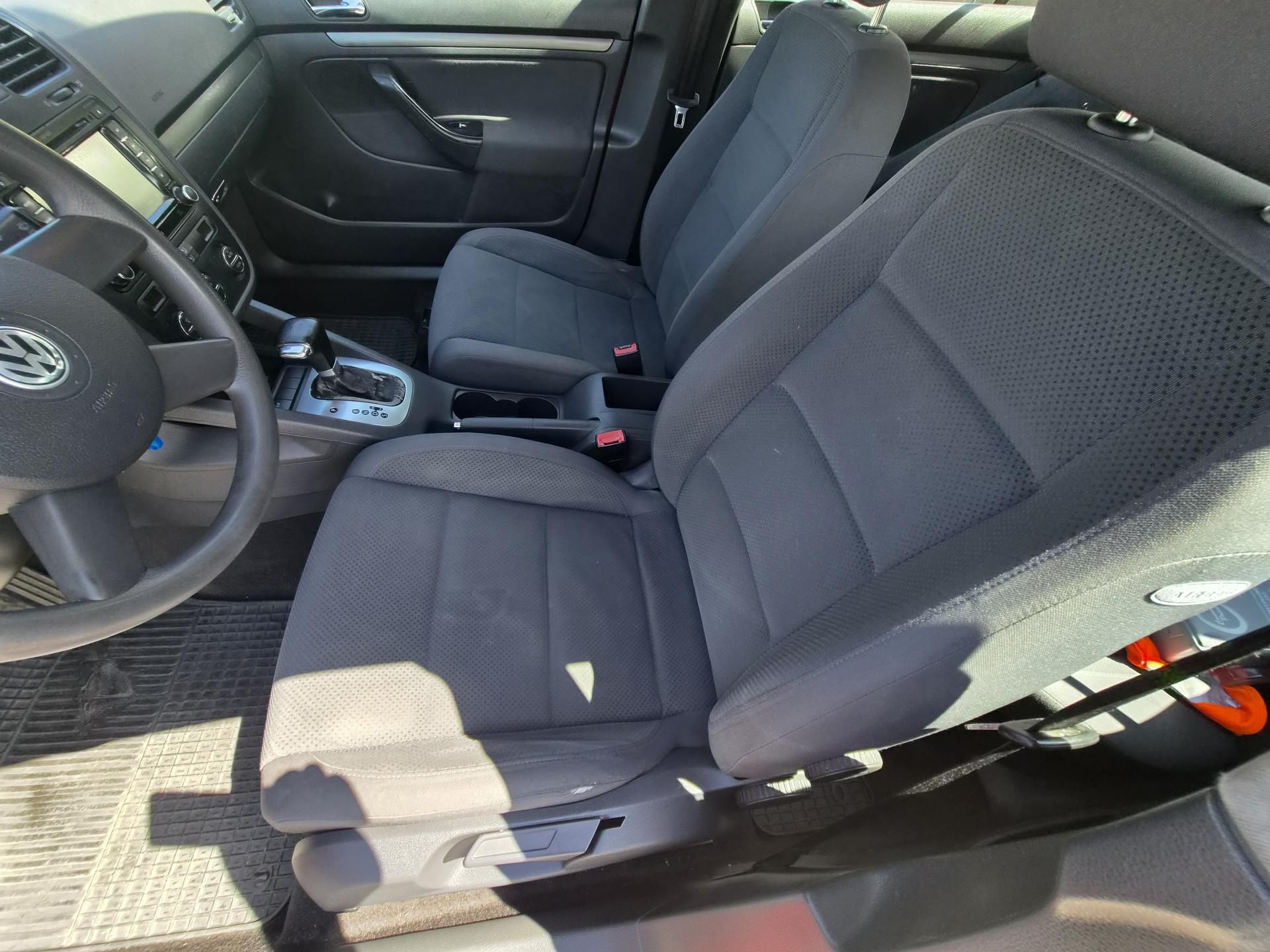 Volkswagen Golf, 1,6 FSI automat - fotka 6