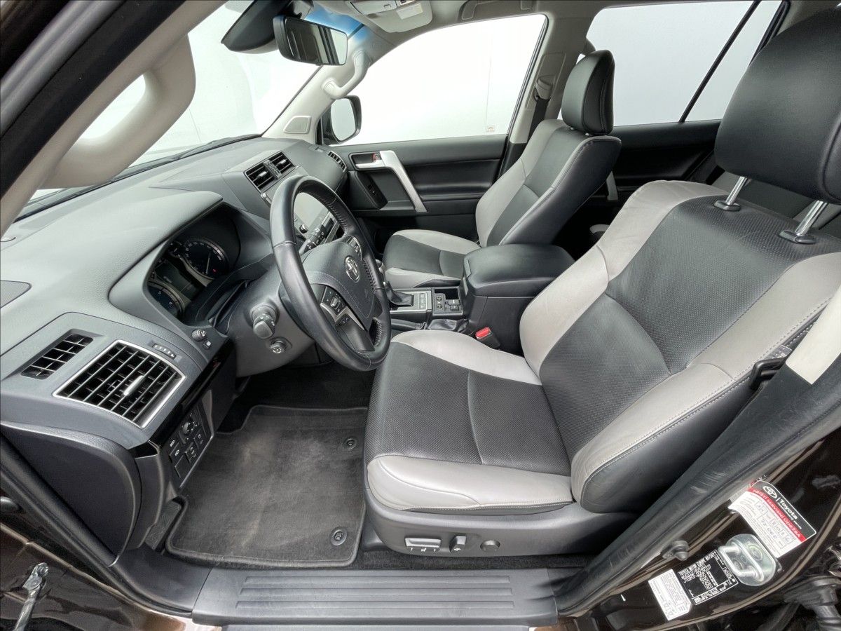 Toyota Land Cruiser, 2,8 D4-D AT6 Executive NAVI - fotka 4