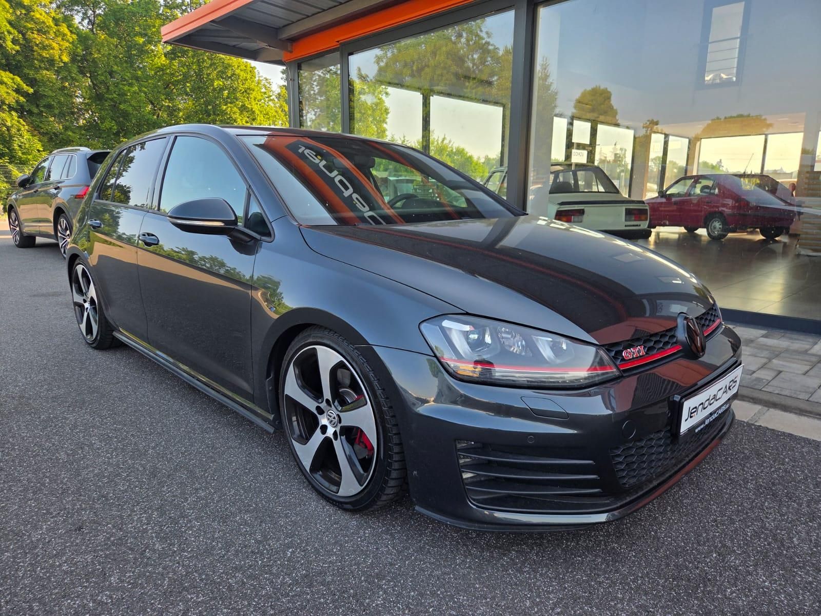Volkswagen Golf, 2.0 TSI GTI - fotka 3