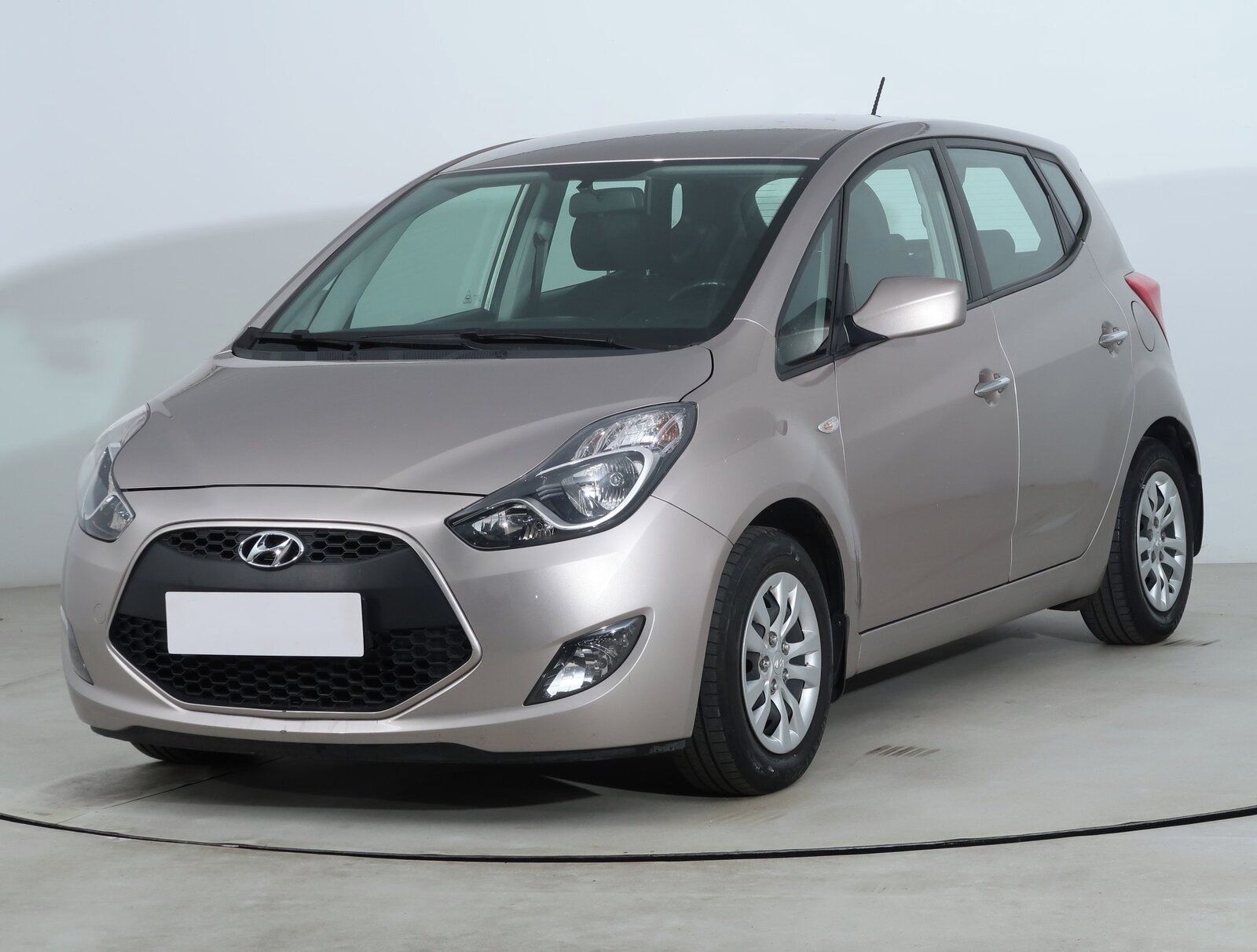Hyundai ix20, 1.4 CVVT, ČR,1.maj, Serv.kniha - fotka 2