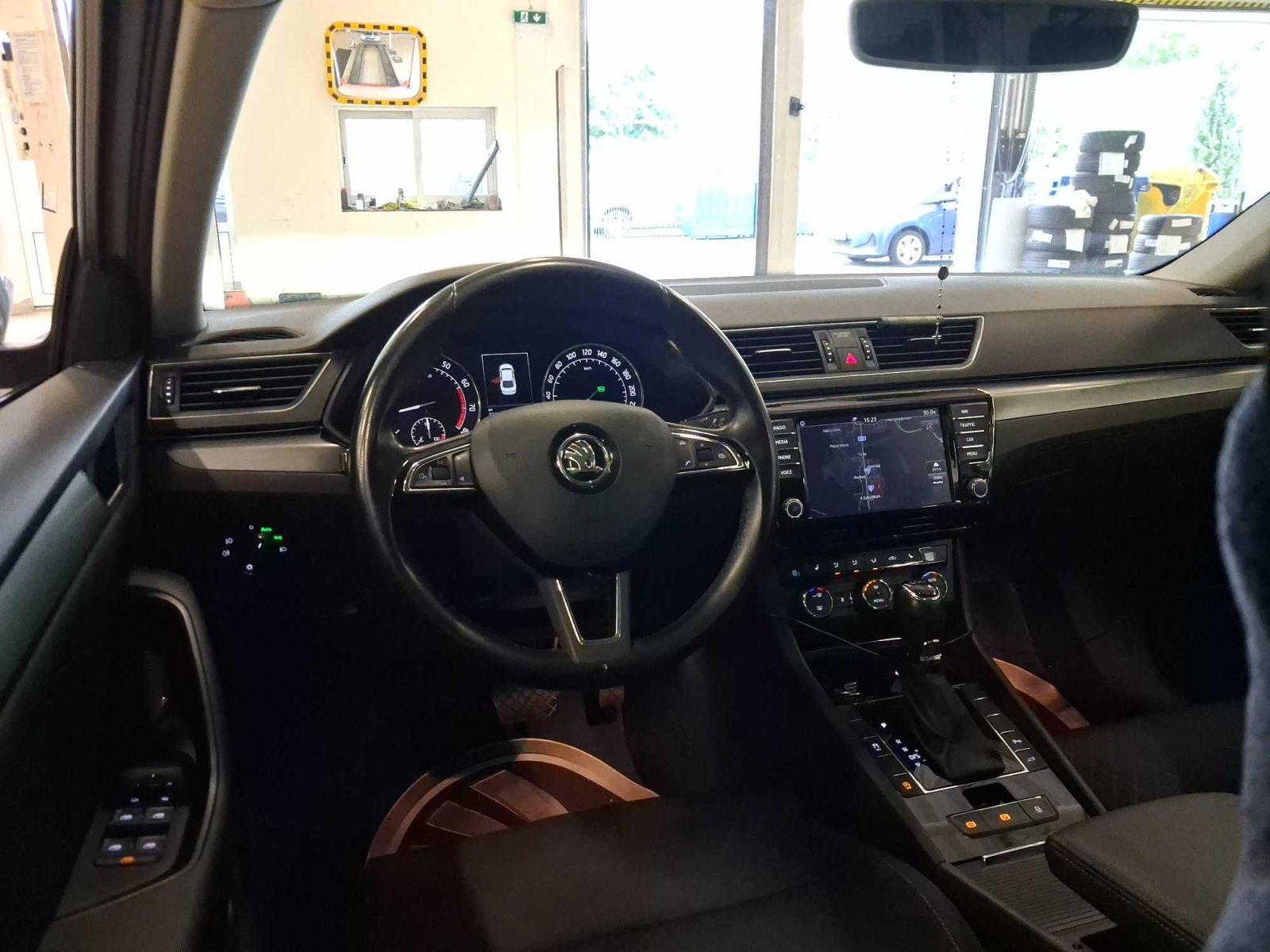 Škoda Superb, 2.0 TSI, Automat, Navi - fotka 3