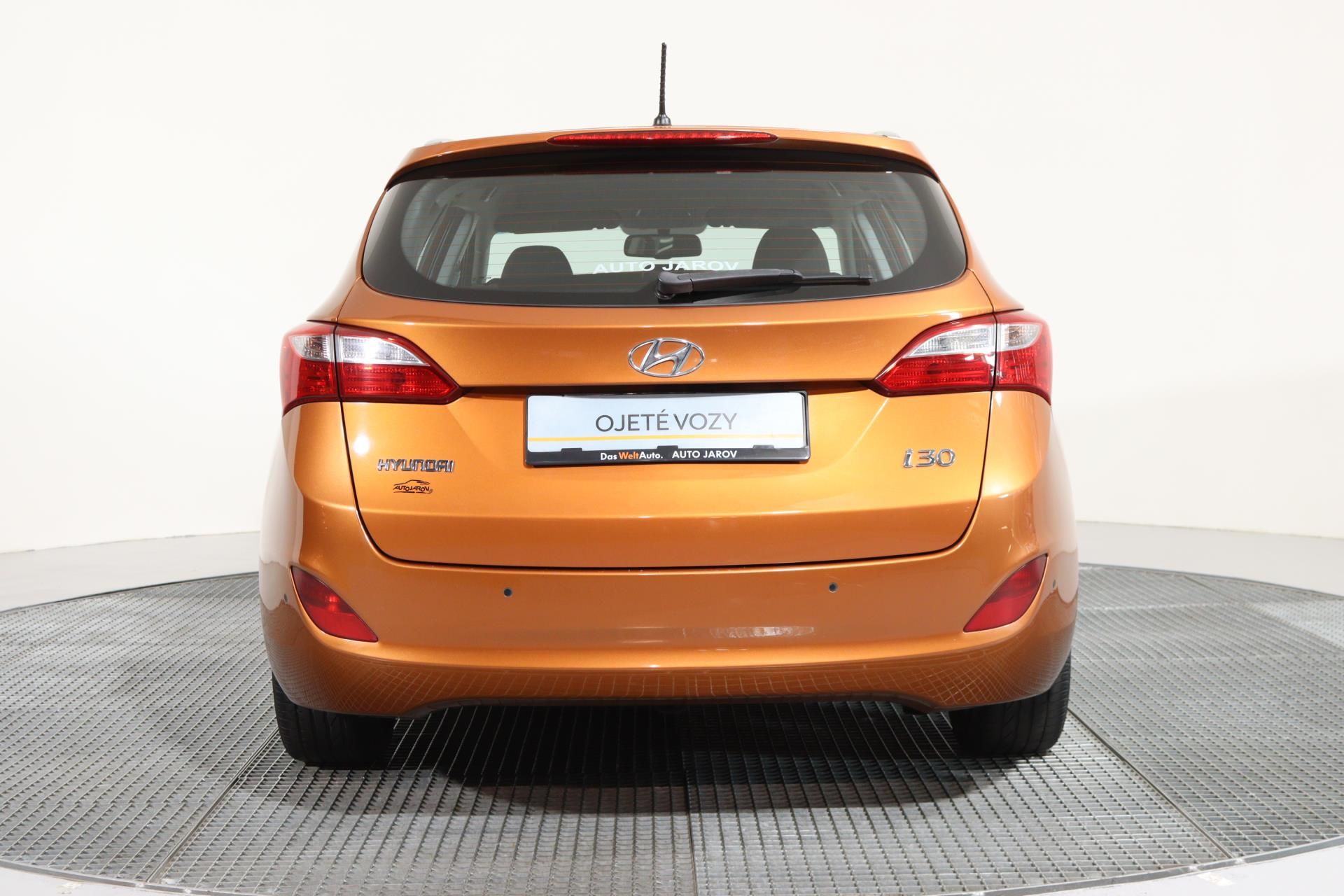 Hyundai i30, 1,6i TRIKOLOR 88 kW - fotka 6