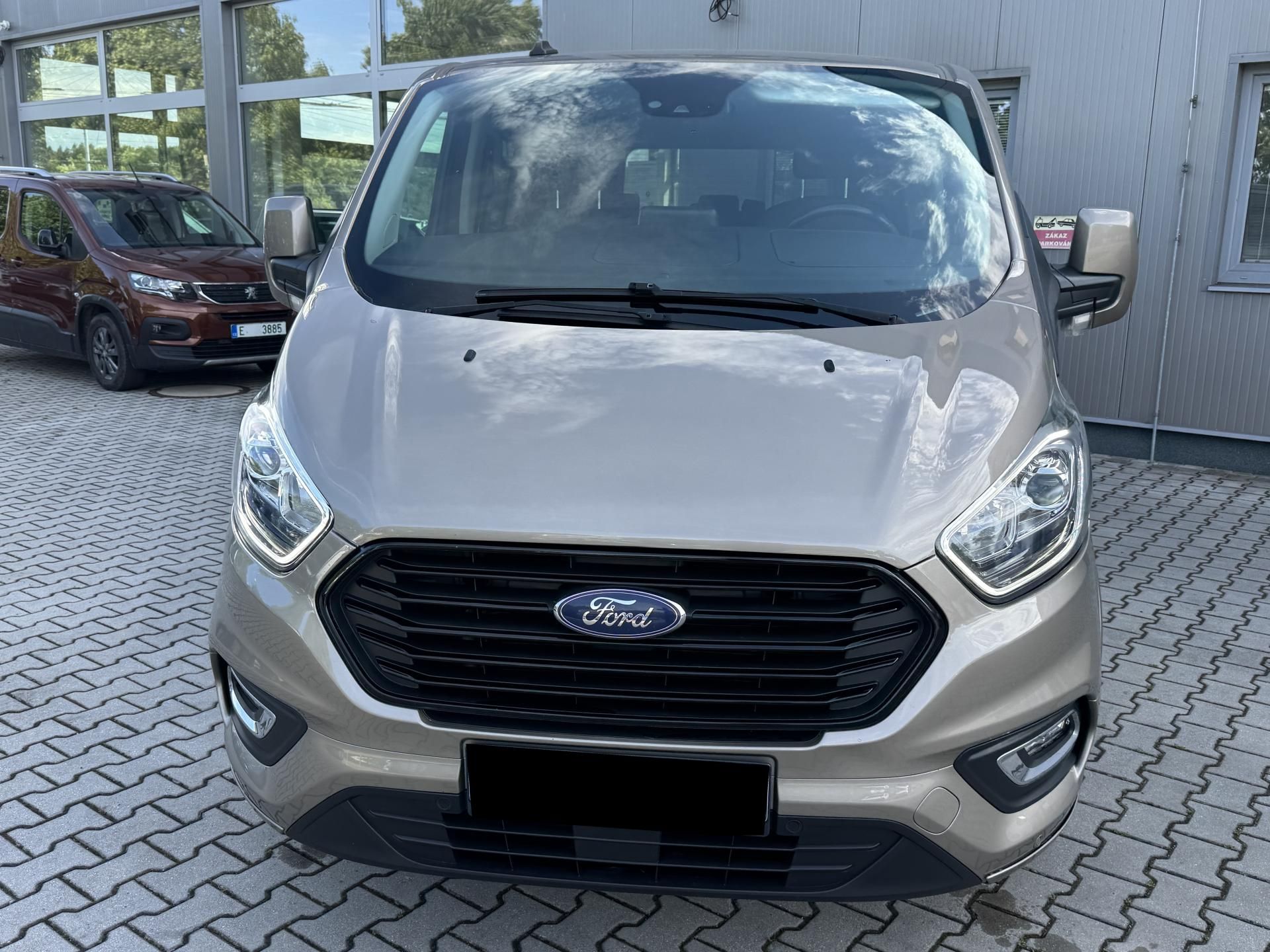Ford Tourneo Custom, 2,0 ECOBLUE HYBRID L2 - fotka 2