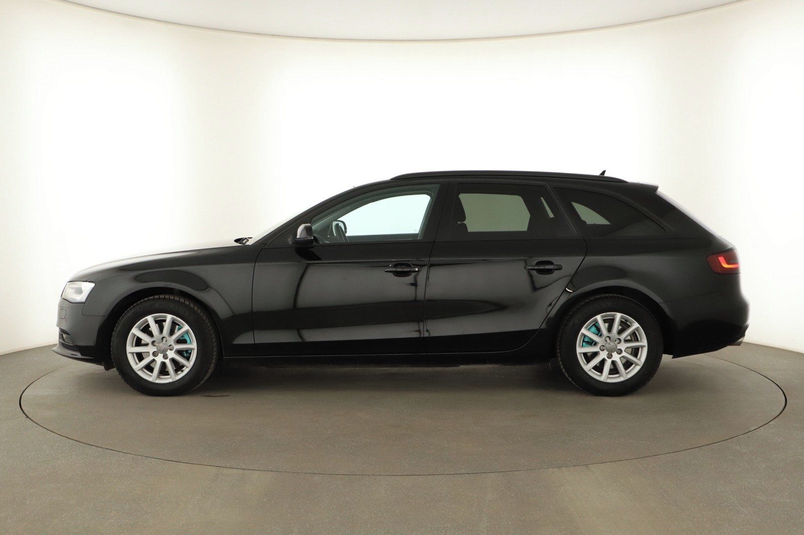 Audi A4, 2.0 TDI, Automat, Navi - fotka 3