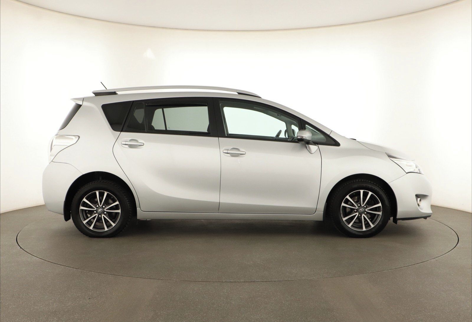 Toyota Verso, 1.6 D-4D, Automatická klima - fotka 6