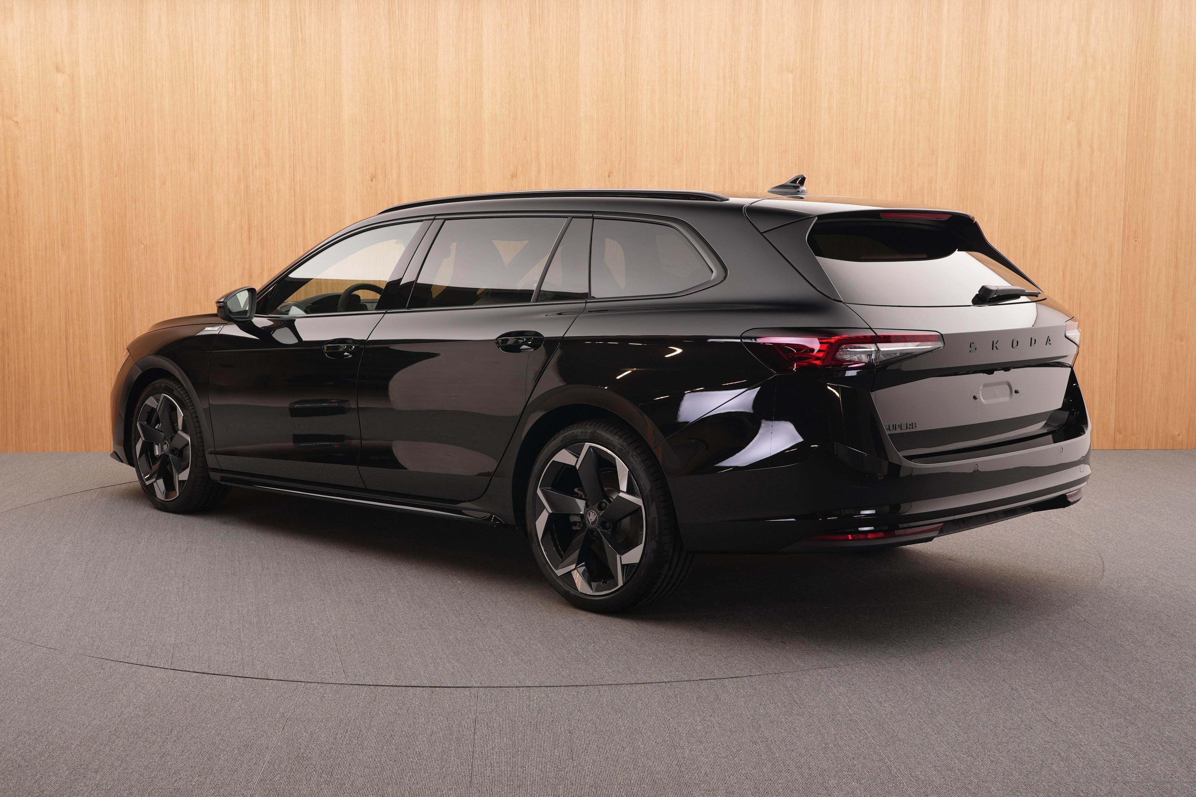 Škoda Superb, Sportline 2.0 TDI 4x4 DSG - fotka 3