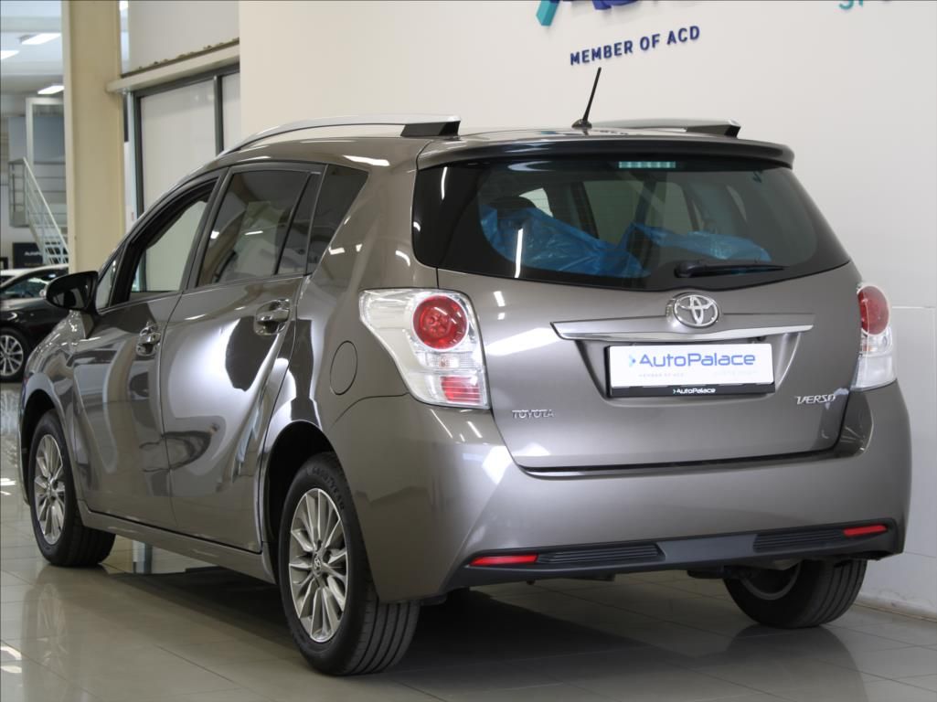 Toyota Verso, 1,8 VVT-i 108kW 2.maj.ČR - fotka 3