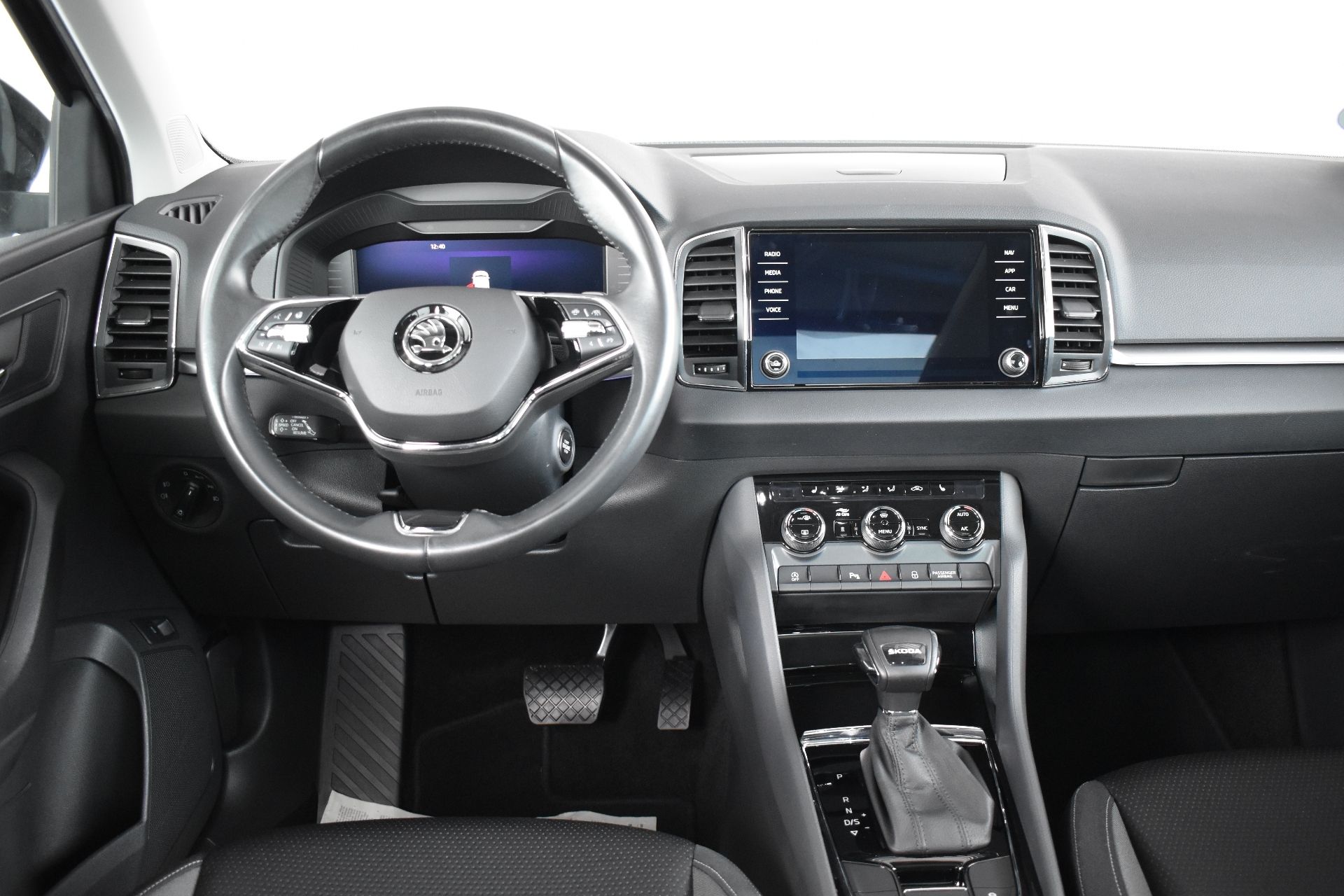 Škoda Karoq, 1.5TSI 110kW Tour,DSG,Webasto - fotka 5
