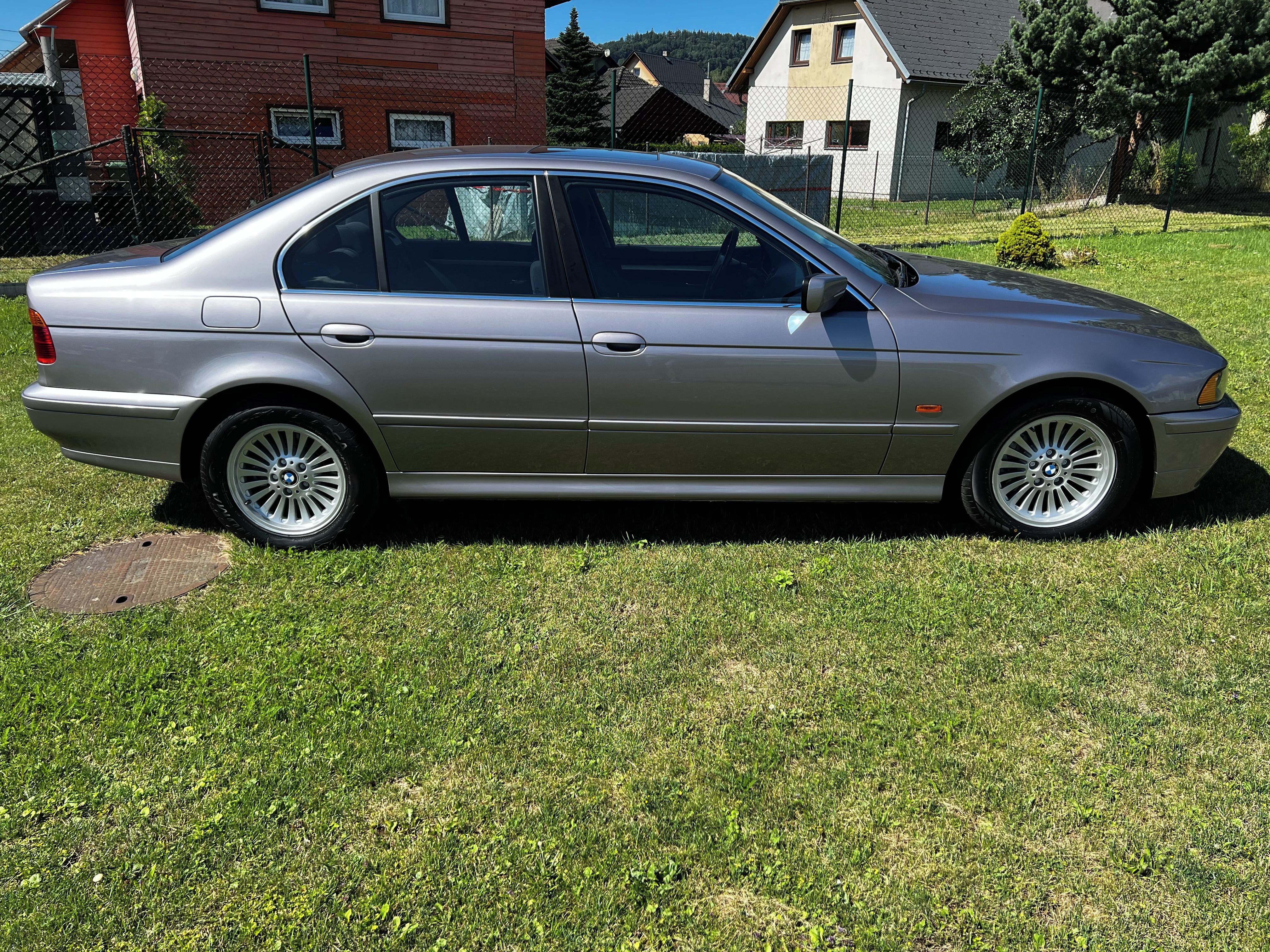 BMW Řada 5, 525i 1.MAJ. AUTOMAT SERVISKA - fotka 4
