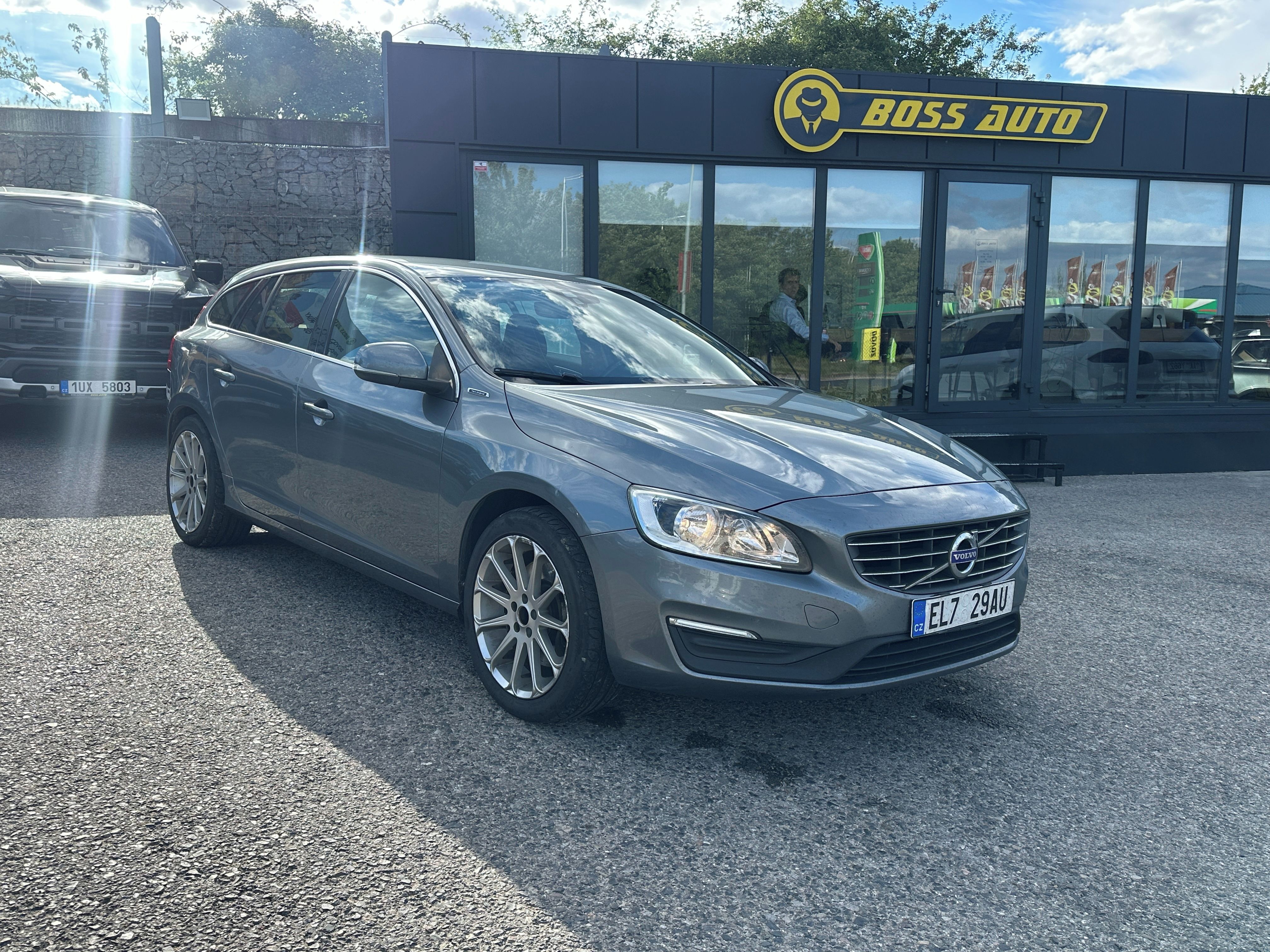 Volvo V60, Volvo V60  2016 - fotka 2