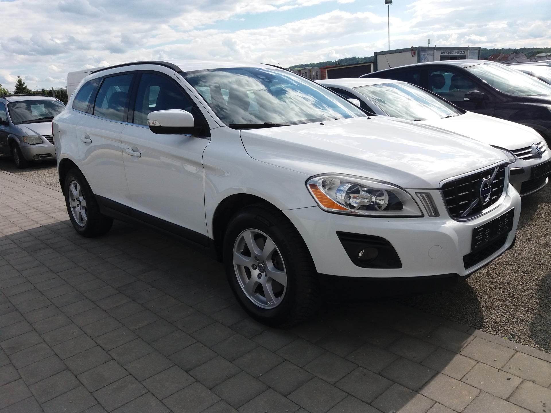 Volvo XC60, 2.4D,129kW,KŮŽE ,SERVI.KNÍŽKA! - fotka 3