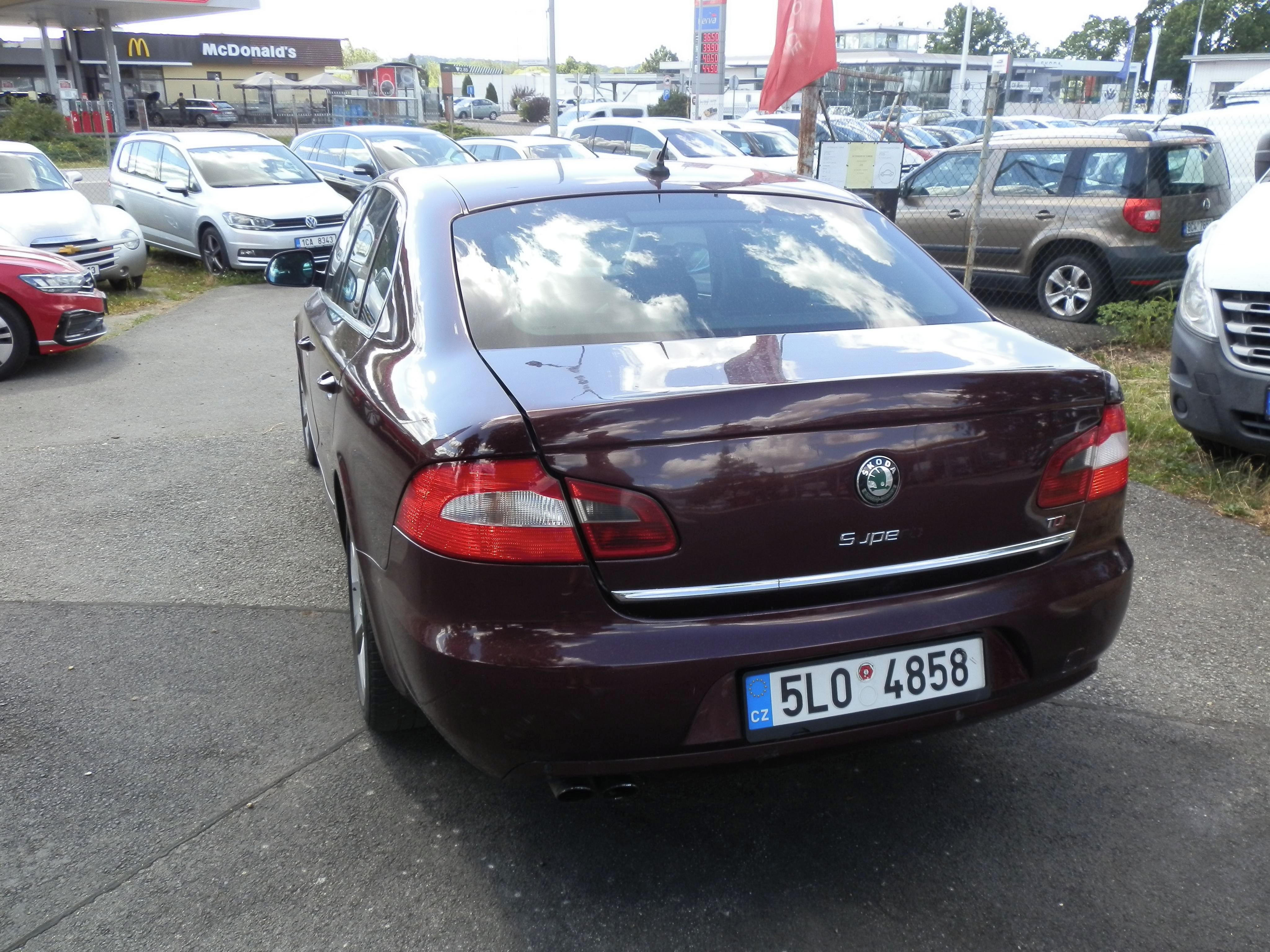 Škoda Superb, 2,0 TDi DSG - fotka 4