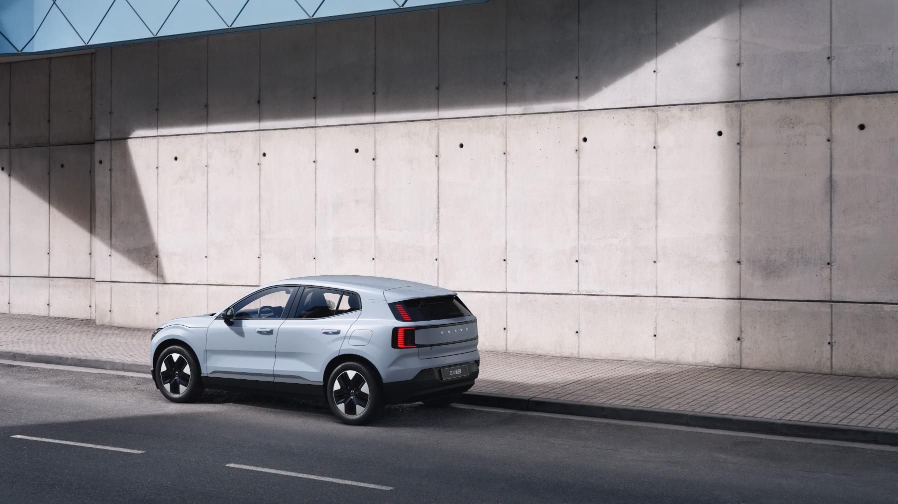 Volvo EX30, P5 RWD CORE AUT - fotka 2