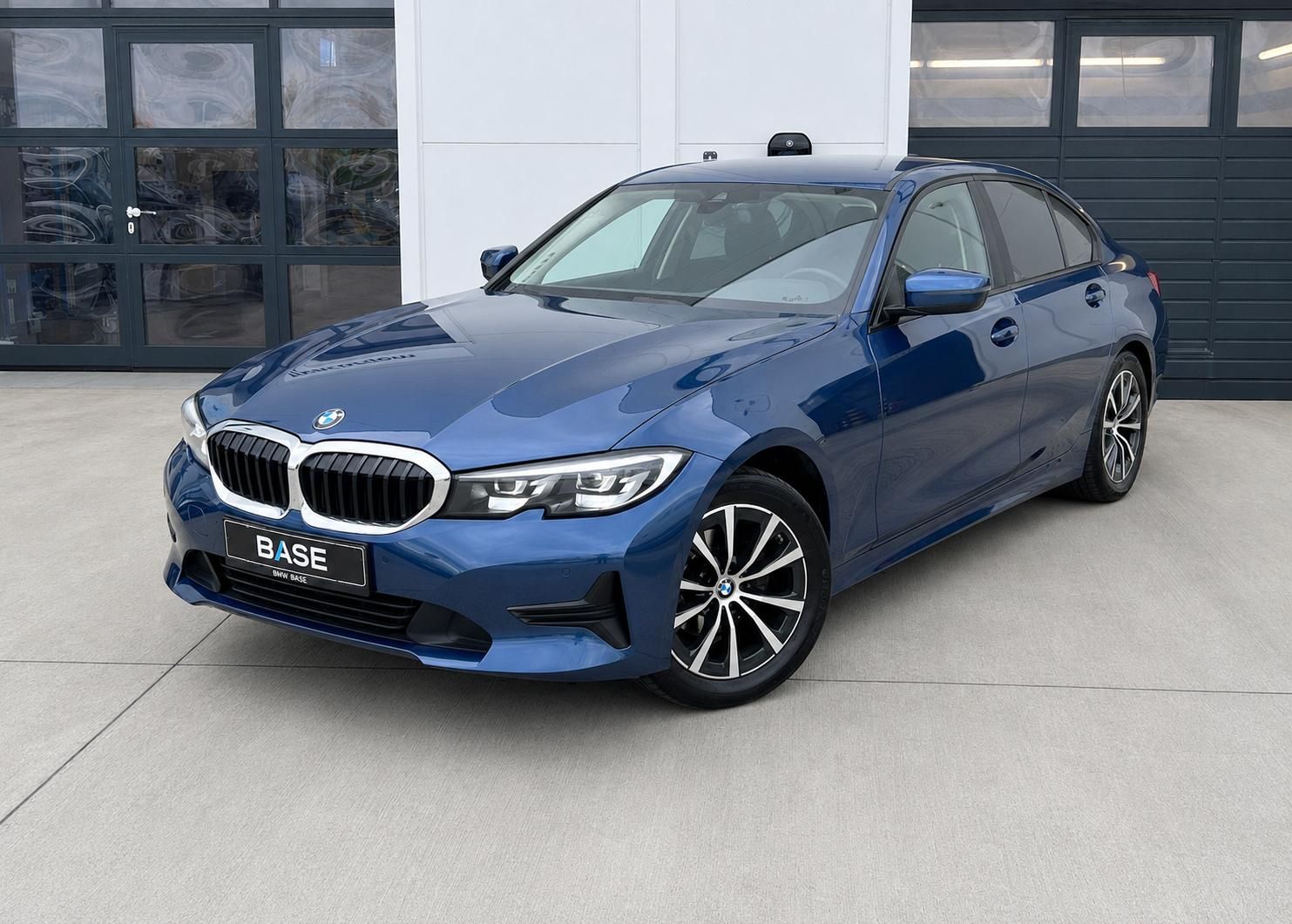 BMW Řada 3, 318i A/T Model Advantage