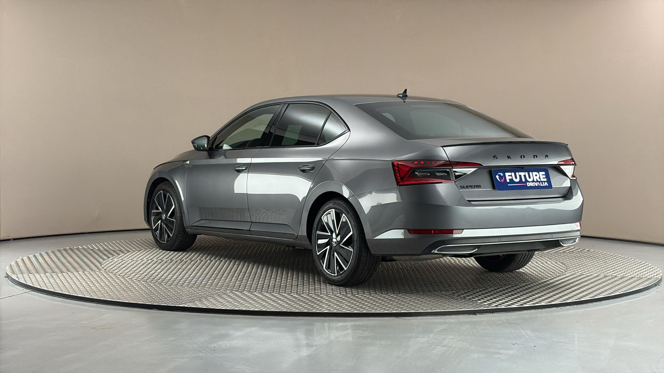 Škoda Superb, 1.5 TSI DSG Sportline - fotka 2