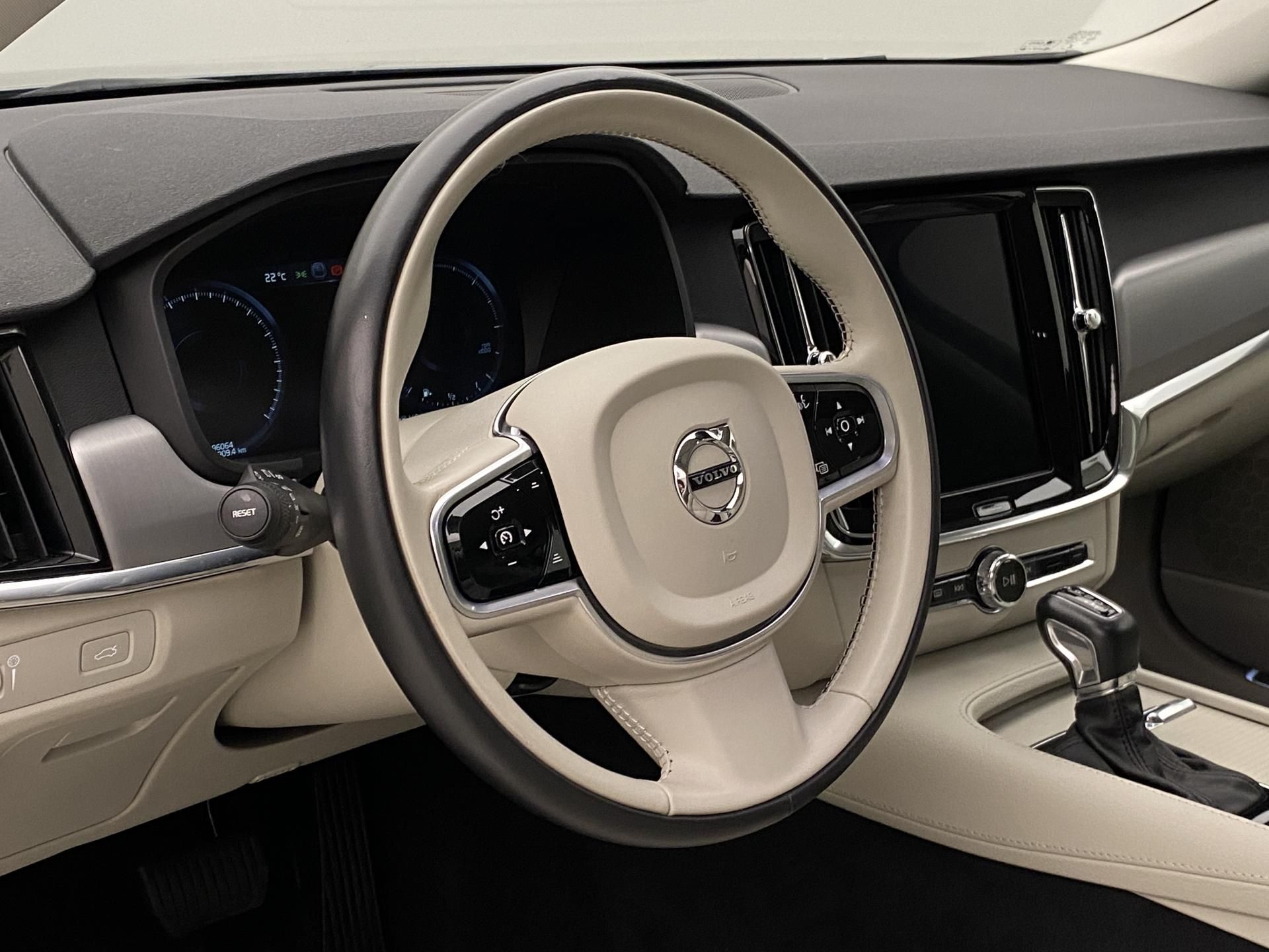 Volvo V90, D4 MOMENTUM AUT - fotka 4