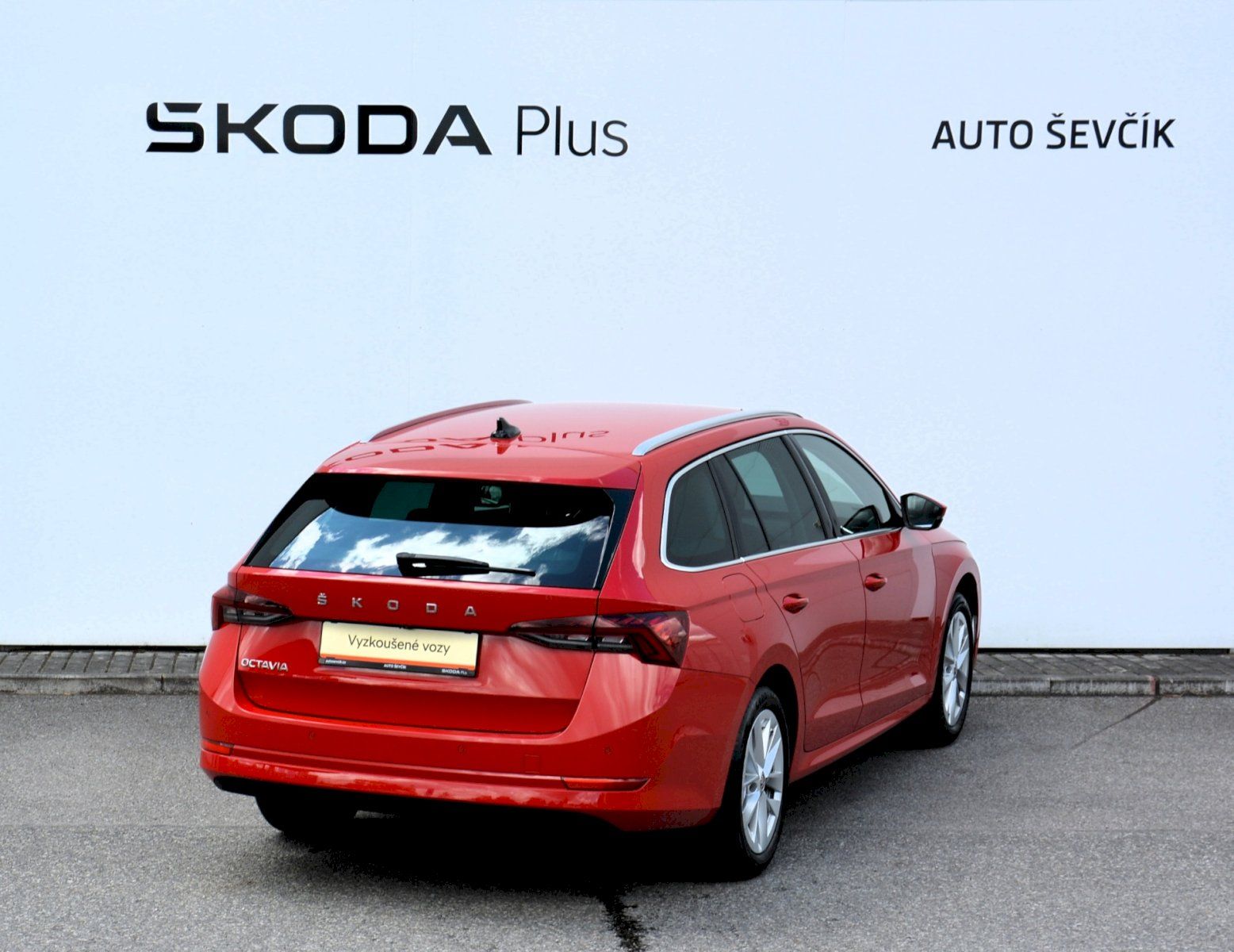 Škoda Octavia, Combi 2.0 TDI 85 KW Style PLUS - fotka 2