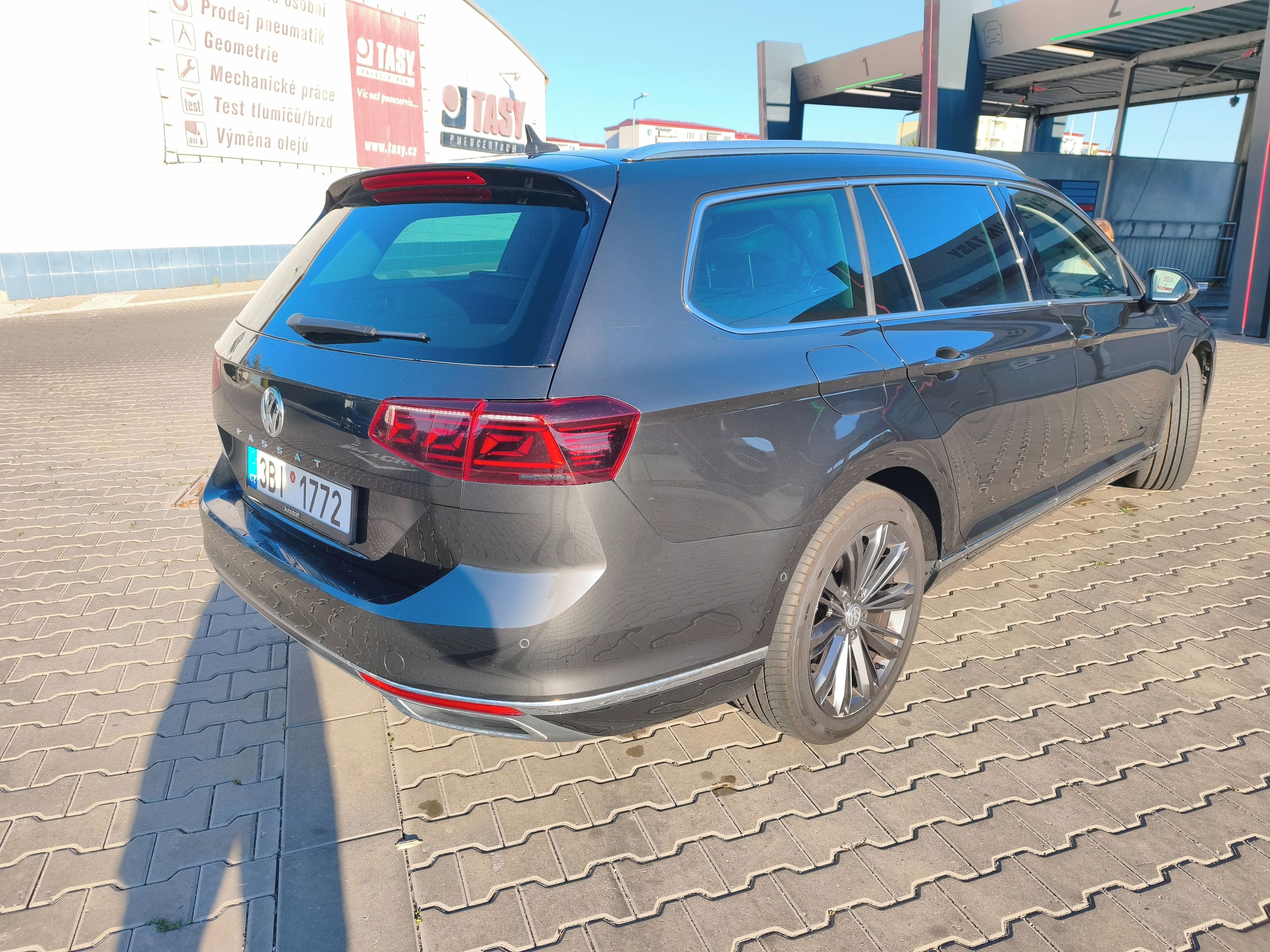 Volkswagen Passat, 2,0 TDI, TOP stav i výbava - fotka 4
