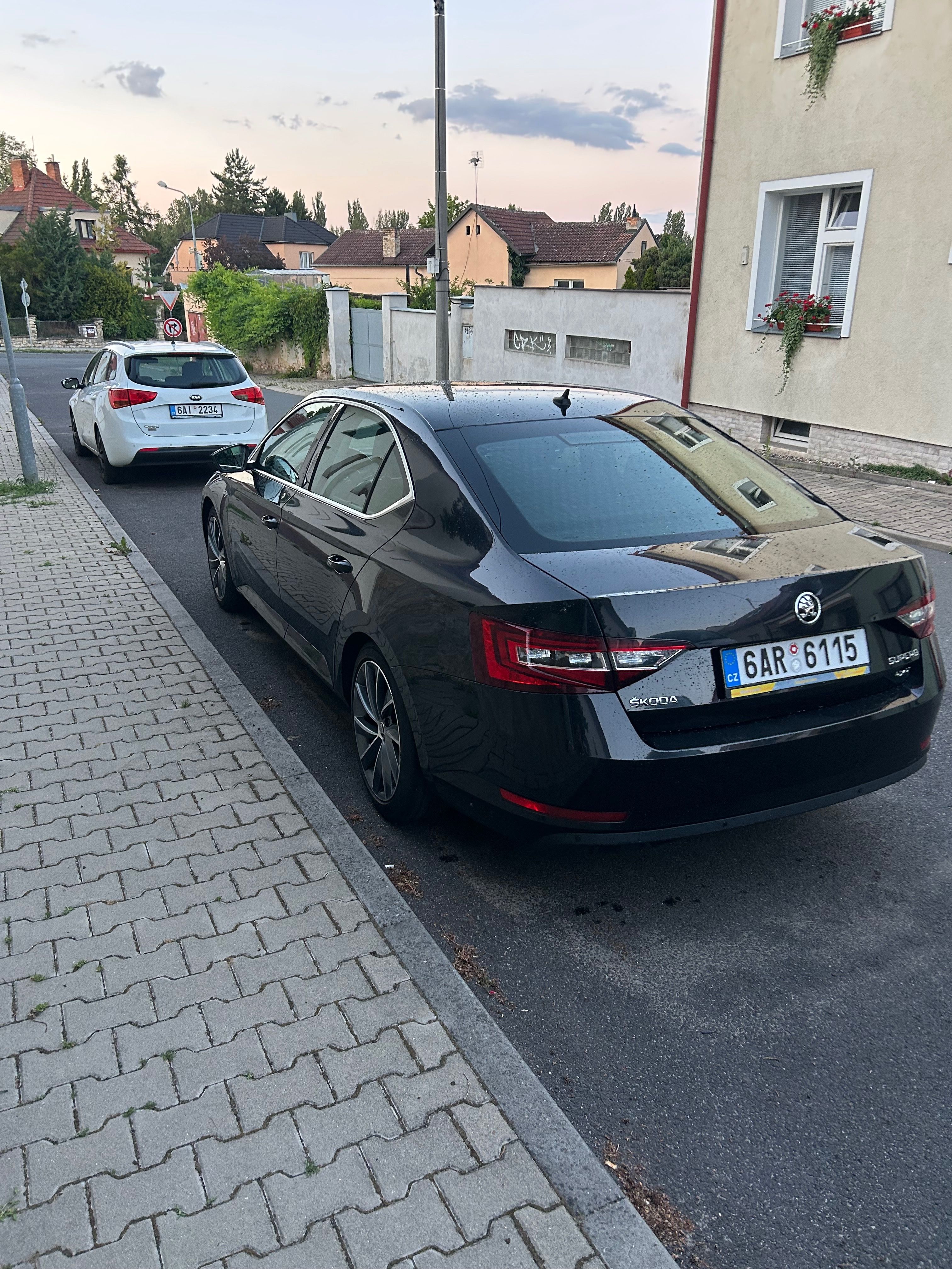 Škoda Superb, Škoda Superb L&K 4x4 DSG - fotka 4