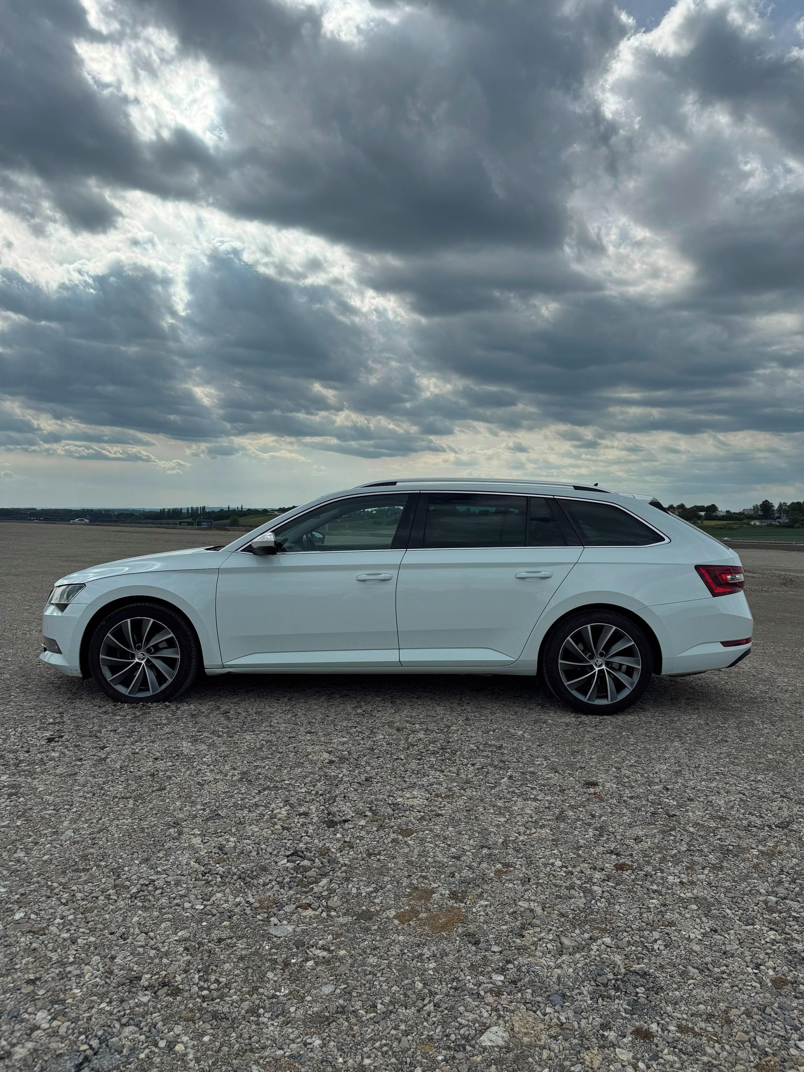 Škoda Superb, Škoda Superb 3, 4x4 - fotka 4