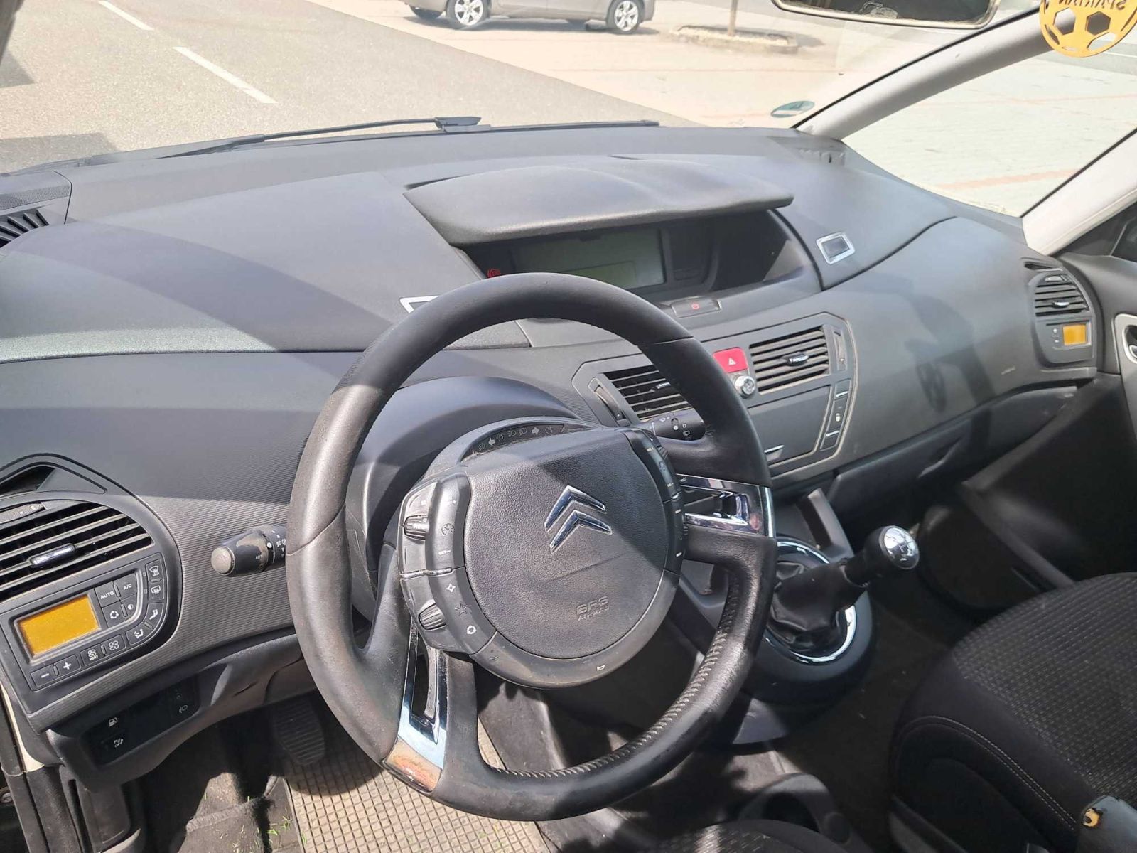 Citroën Grand C4 Picasso, 1.6 VTi, 7 míst, po STK, Tažné - fotka 3