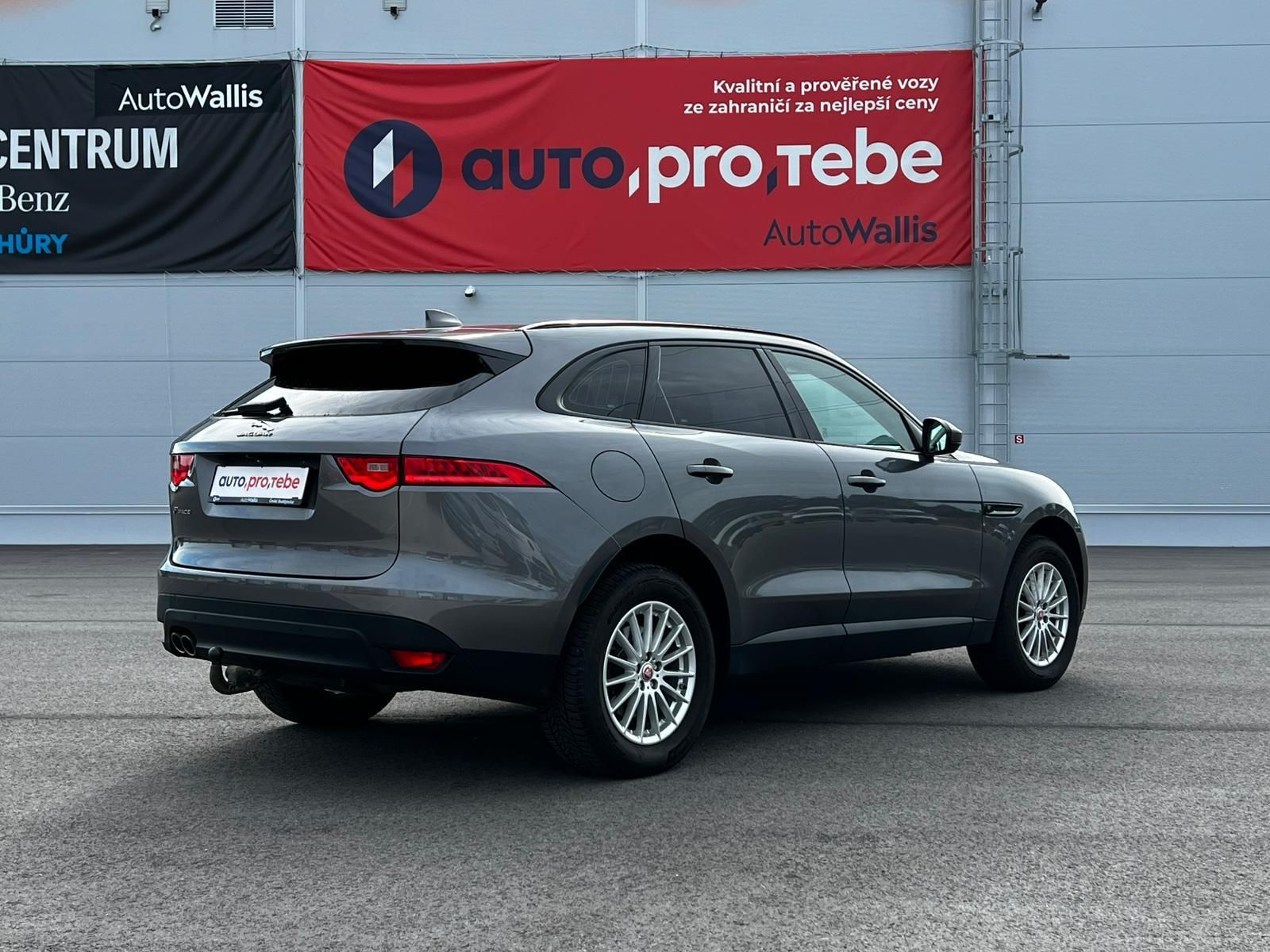 Jaguar F-Pace, 20d Aut. Prestige AWD PANO TZ - fotka 4