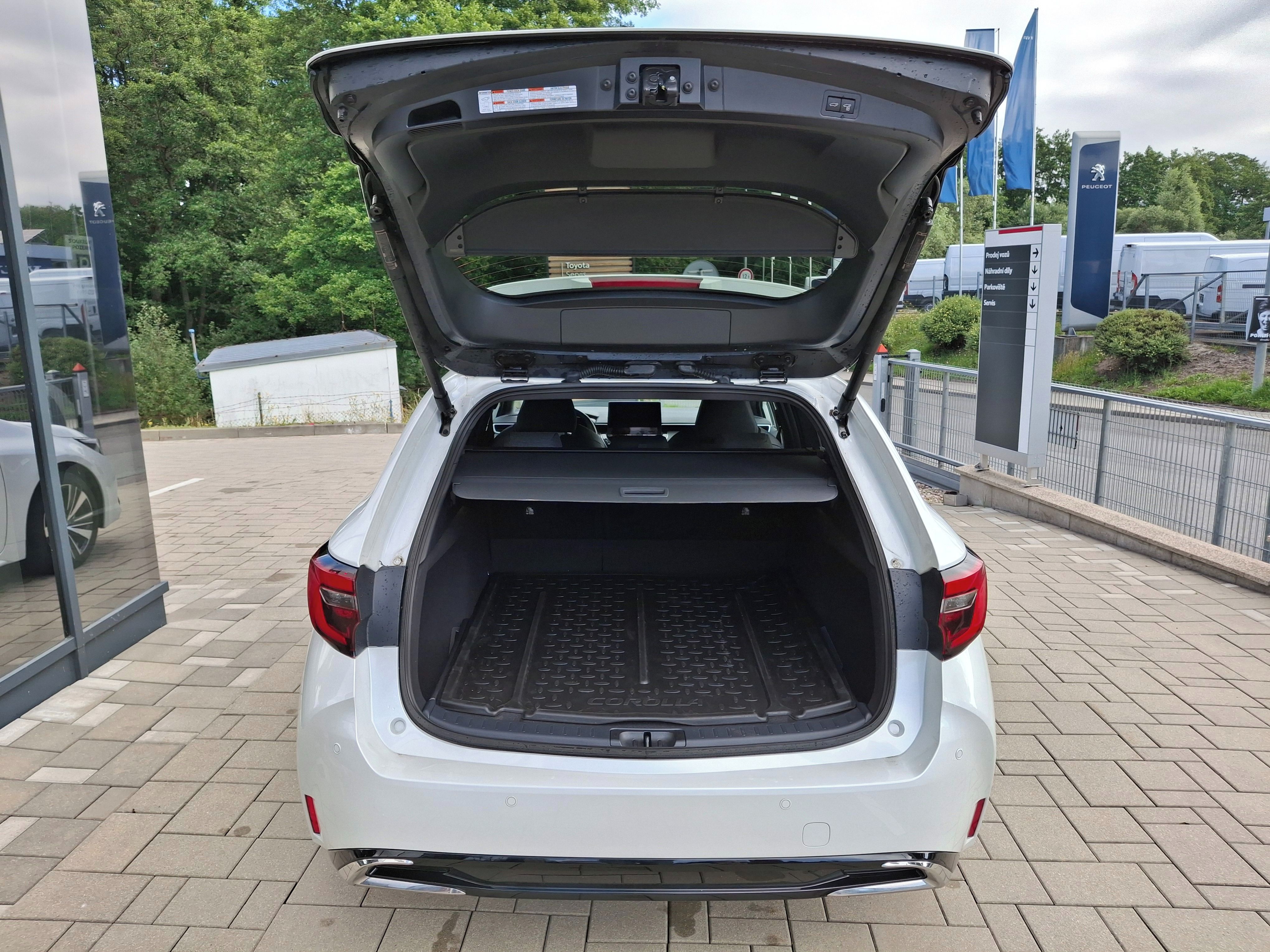 Toyota Corolla, TS 1.8 HEV STYLE - fotka 5