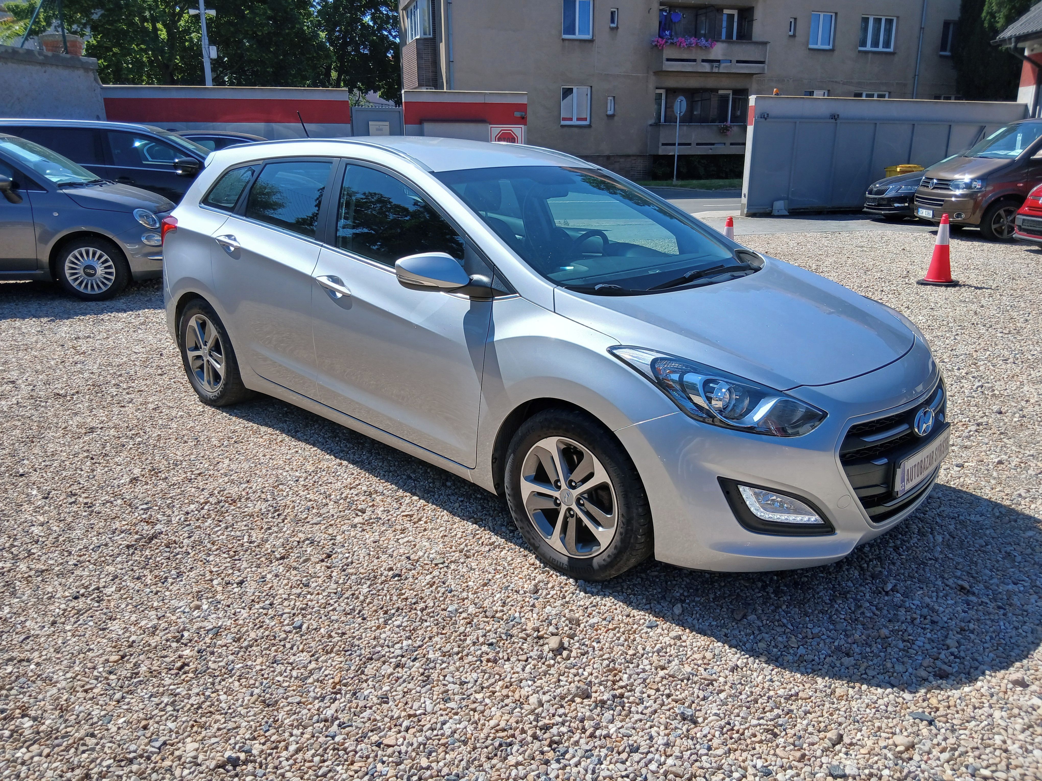 Hyundai i30, 1.6CRDi 81KW S.Kniha, ČR,+Zim. - fotka 3