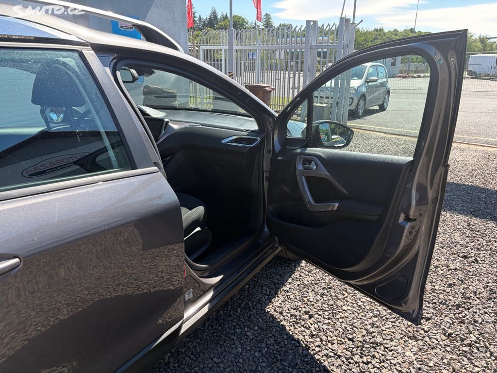 Peugeot 2008, 1,6 HDi,68kW,SERVISKA,1.MAJIT.